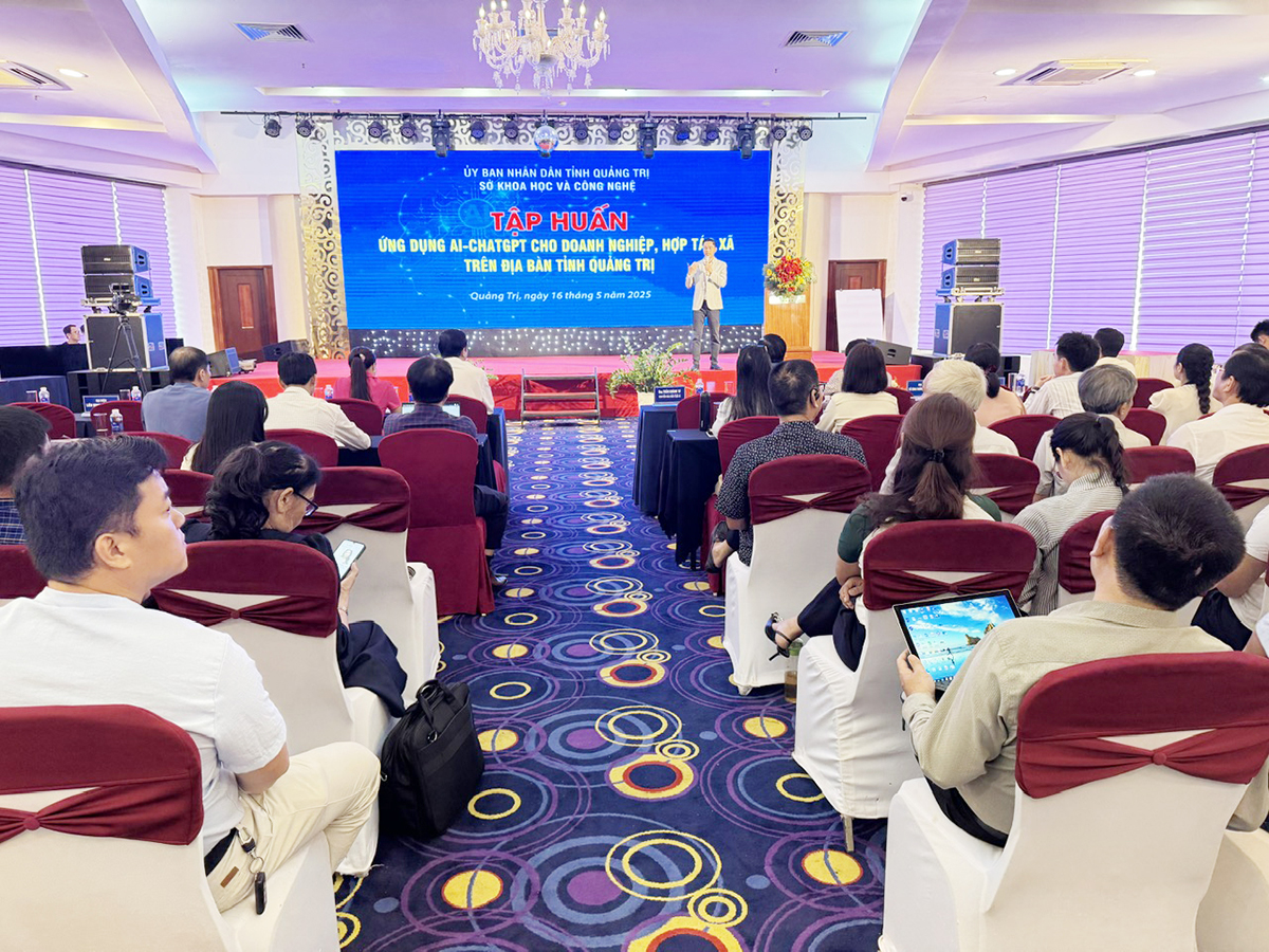 Quảng Trị: Tăng tốc phổ cập trí tuệ nhân tạo cho cán bộ, cộng đồng doanh nghiệp - Ảnh 2. Quảng Trị: Tăng tốc phổ cập trí tuệ nhân tạo cho cán bộ, cộng đồng doanh nghiệp - Ảnh 2.