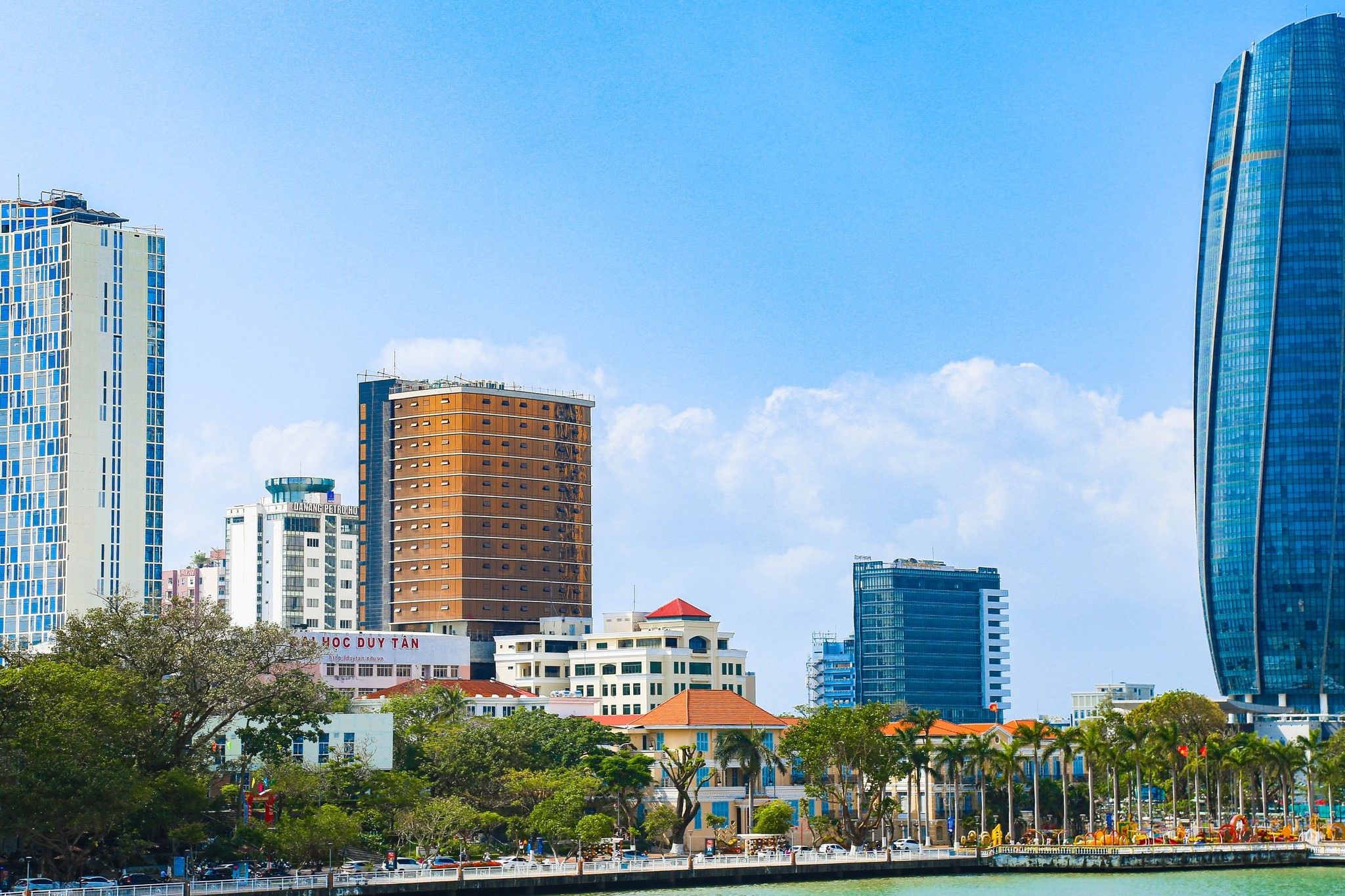 Trường Việt đồng loạt tụt bậc trên bảng xếp hạng ĐH tốt nhất toàn cầu của Mỹ - Ảnh 1.