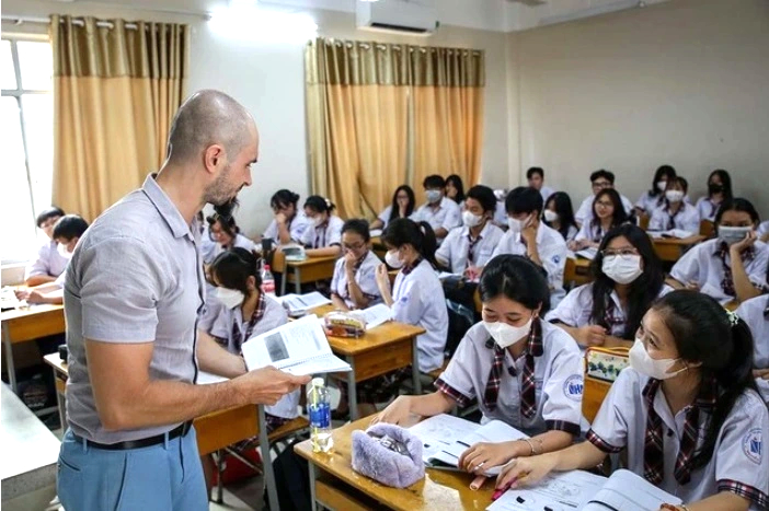 Pot fi folosite certificate de limbi străine pentru admitere în locul scorurilor la limba engleză? - Fotografia 1. Có thể dùng chứng chỉ ngoại ngữ để xét tuyển thay điểm tiếng Anh không? - Ảnh 1.