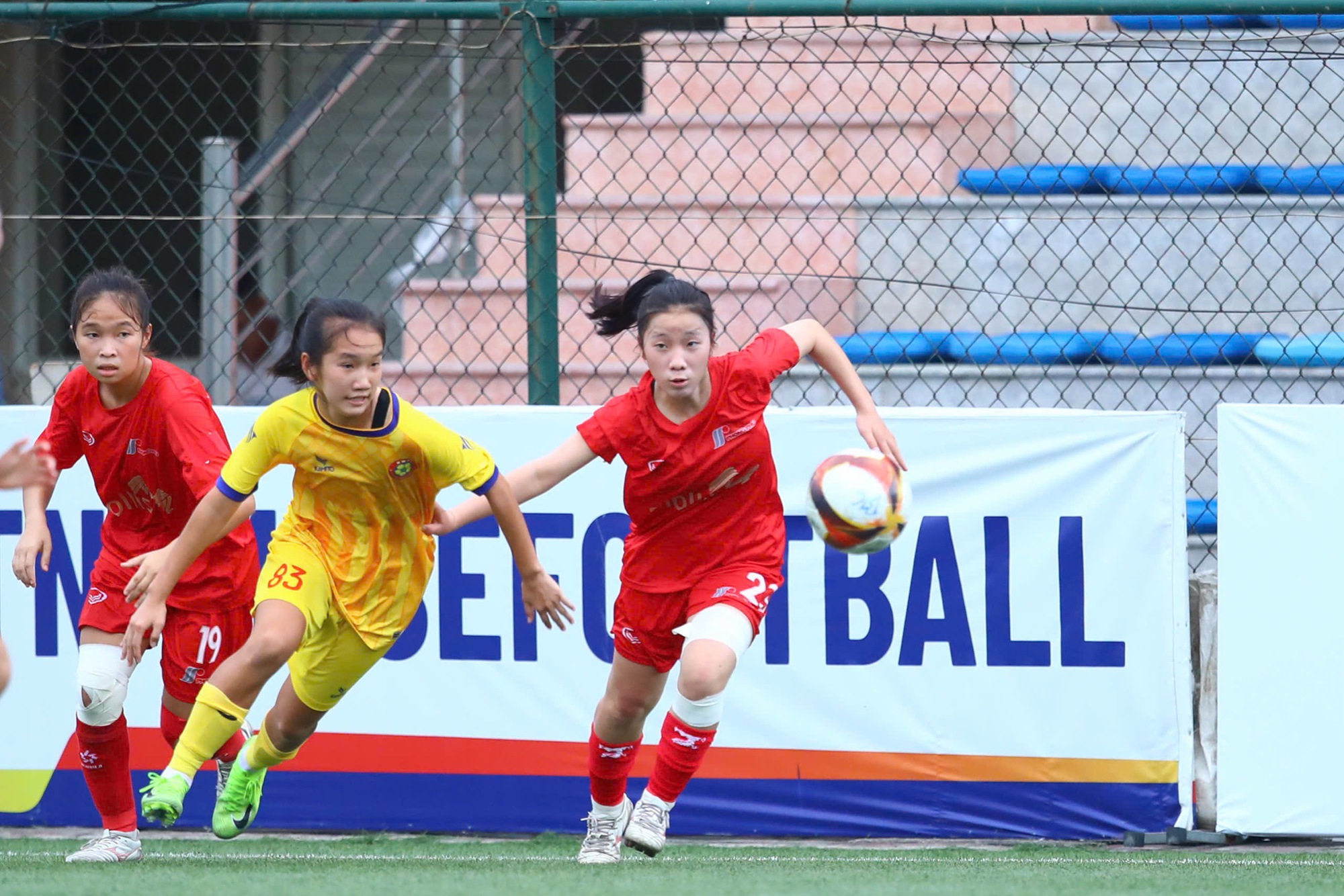 Οι διεκδικητές του Εθνικού Πρωταθλήματος U16 αναδείχθηκαν σε ατυχή κλήρωση - Φωτογραφία 1. Ứng viên vô địch giải U.16 quốc gia bị cầm hòa đáng tiếc
- Ảnh 1.