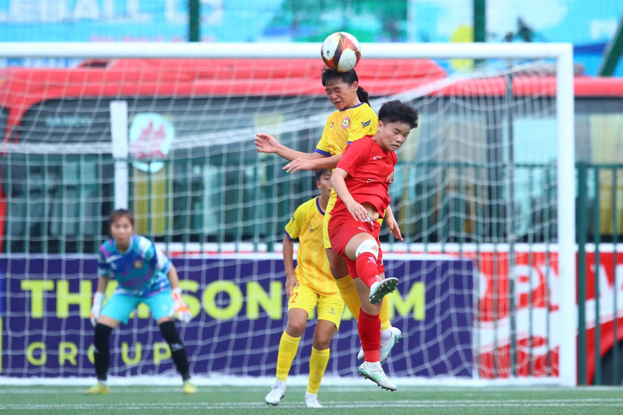 Οι διεκδικητές του Εθνικού Πρωταθλήματος U.16 αναδείχθηκαν σε ατυχή κλήρωση - Φωτογραφία 2. Ứng viên vô địch giải U.16 quốc gia bị cầm hòa đáng tiếc
- Ảnh 2.