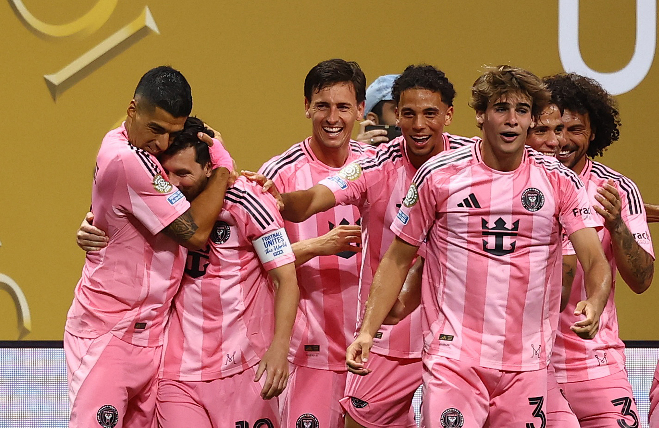 Мессі створив імперію для  Messi tạo nên một đế chế cho Inter Miami và MLS, Ronaldo nhận hậu đãi không tưởng - Ảnh 3.