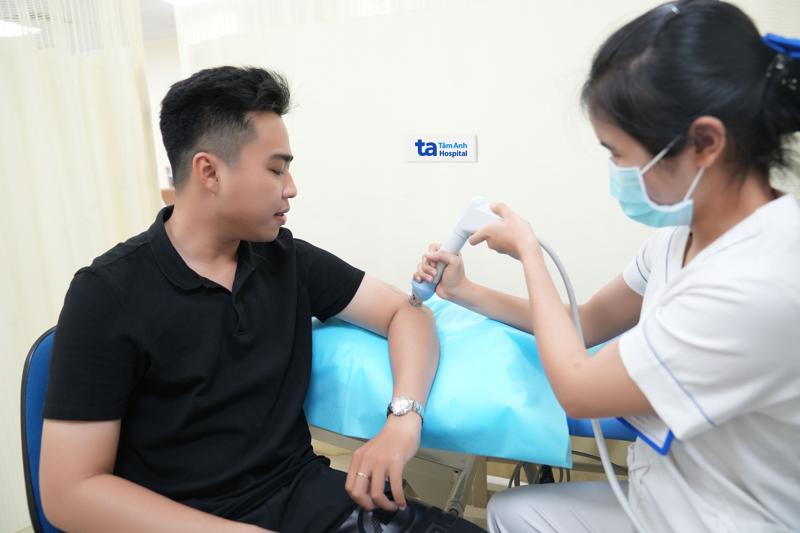 6 lendas do  6 huyền thoại 'Quỷ Đỏ' đến Việt Nam được Bệnh viện Tâm Anh chăm sóc sức khỏe- Ảnh 4.