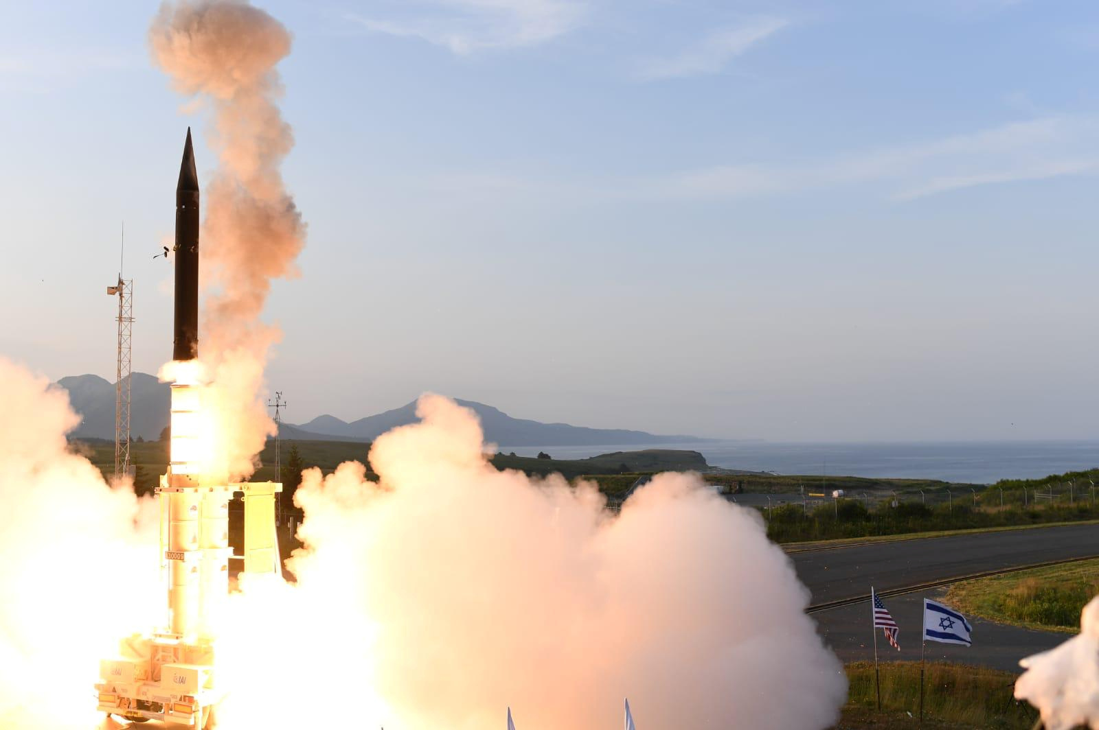 Israel lo cạn kiệt tên lửa đánh chặn Arrow vì đánh chặn Iran