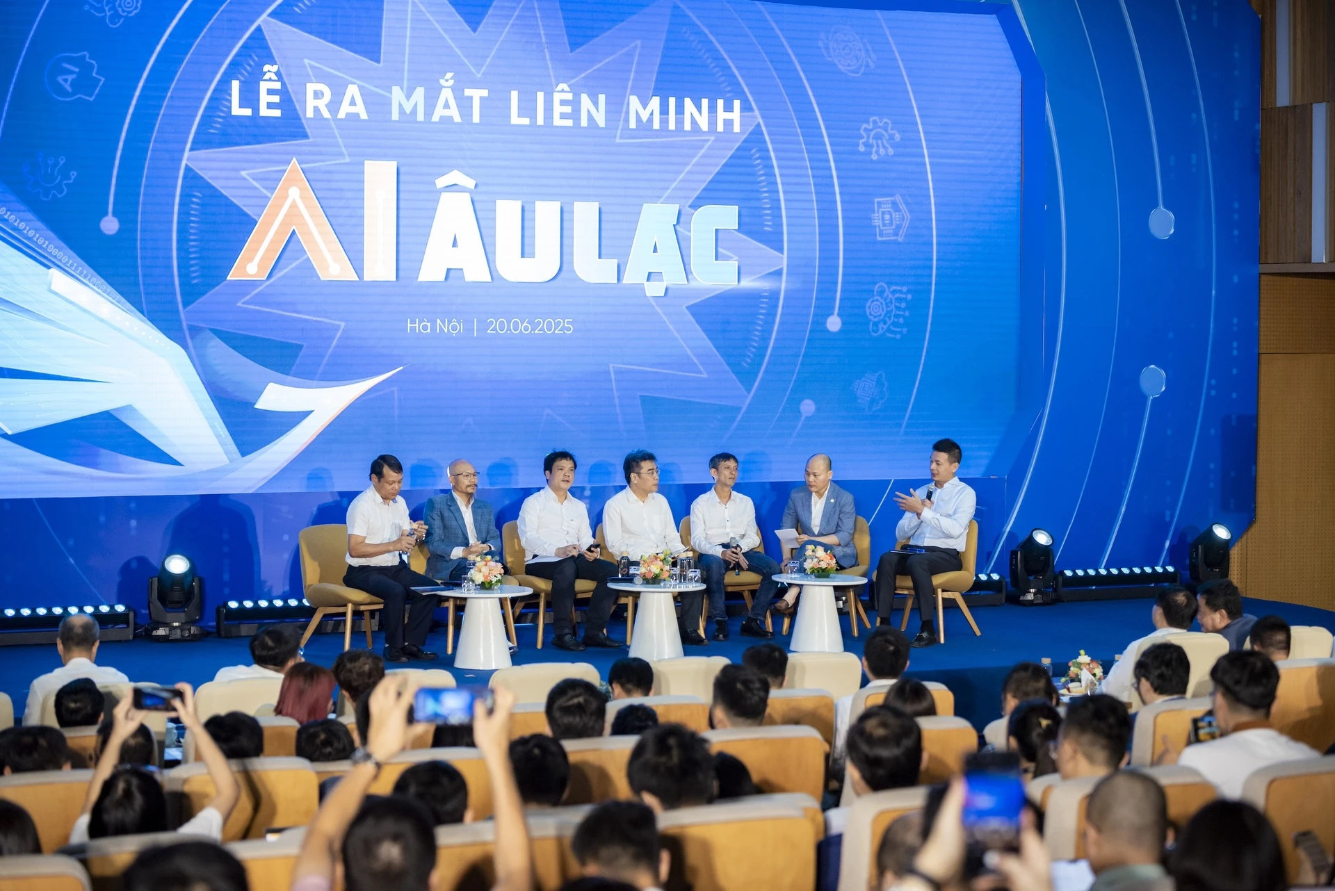 Hàng chục tổ chức chung tay lập liên minh AI đầu tiên của Việt Nam - Ảnh 1. Hàng chục tổ chức chung tay lập liên minh AI đầu tiên của Việt Nam - Ảnh 1.