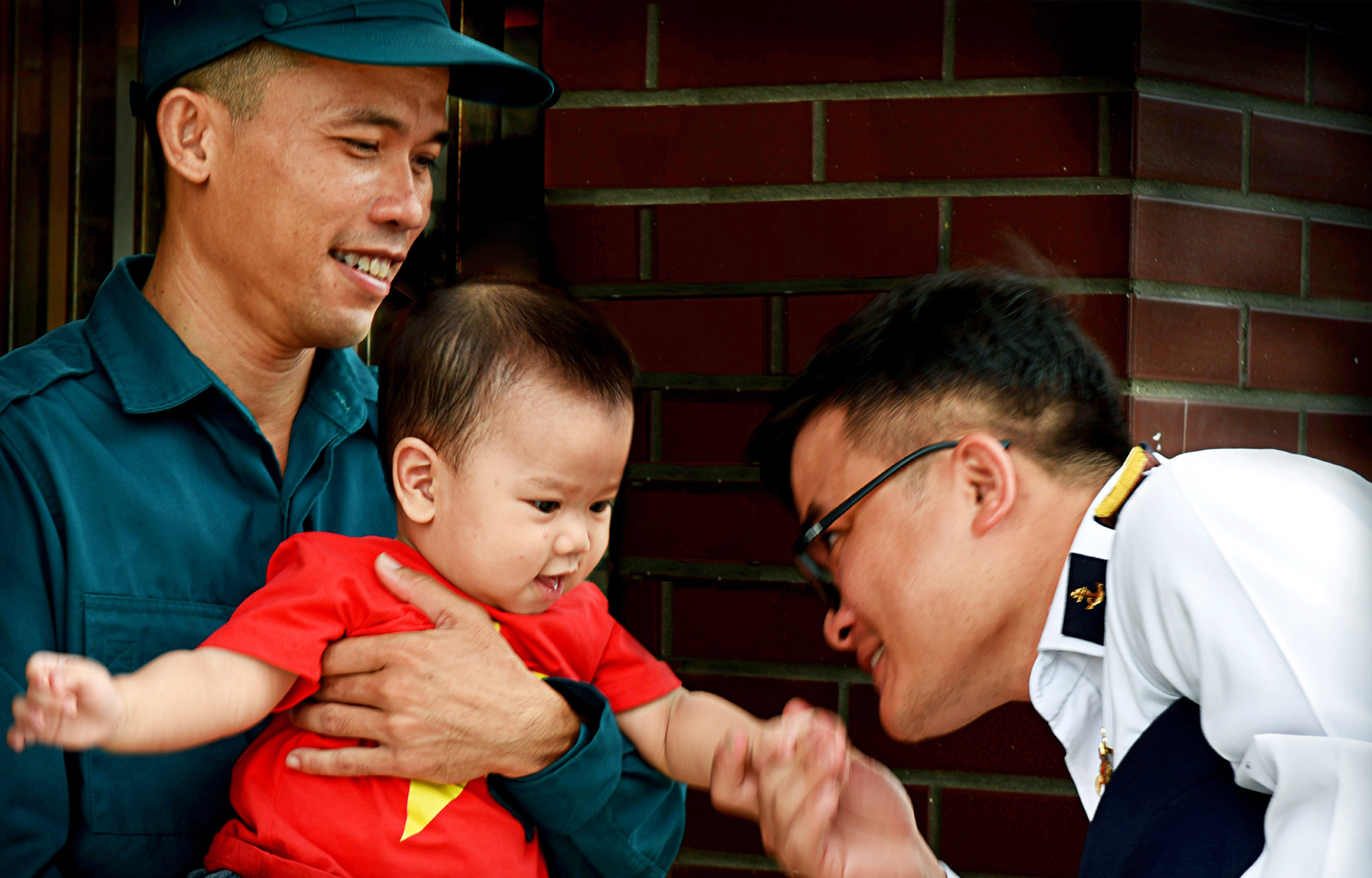 사진작가의 관점에서 본 '트룽사 모멘트' - 사진 3. 'Khoảnh khắc Trường Sa' qua góc nhìn của nghệ sĩ nhiếp ảnh- Ảnh 3.