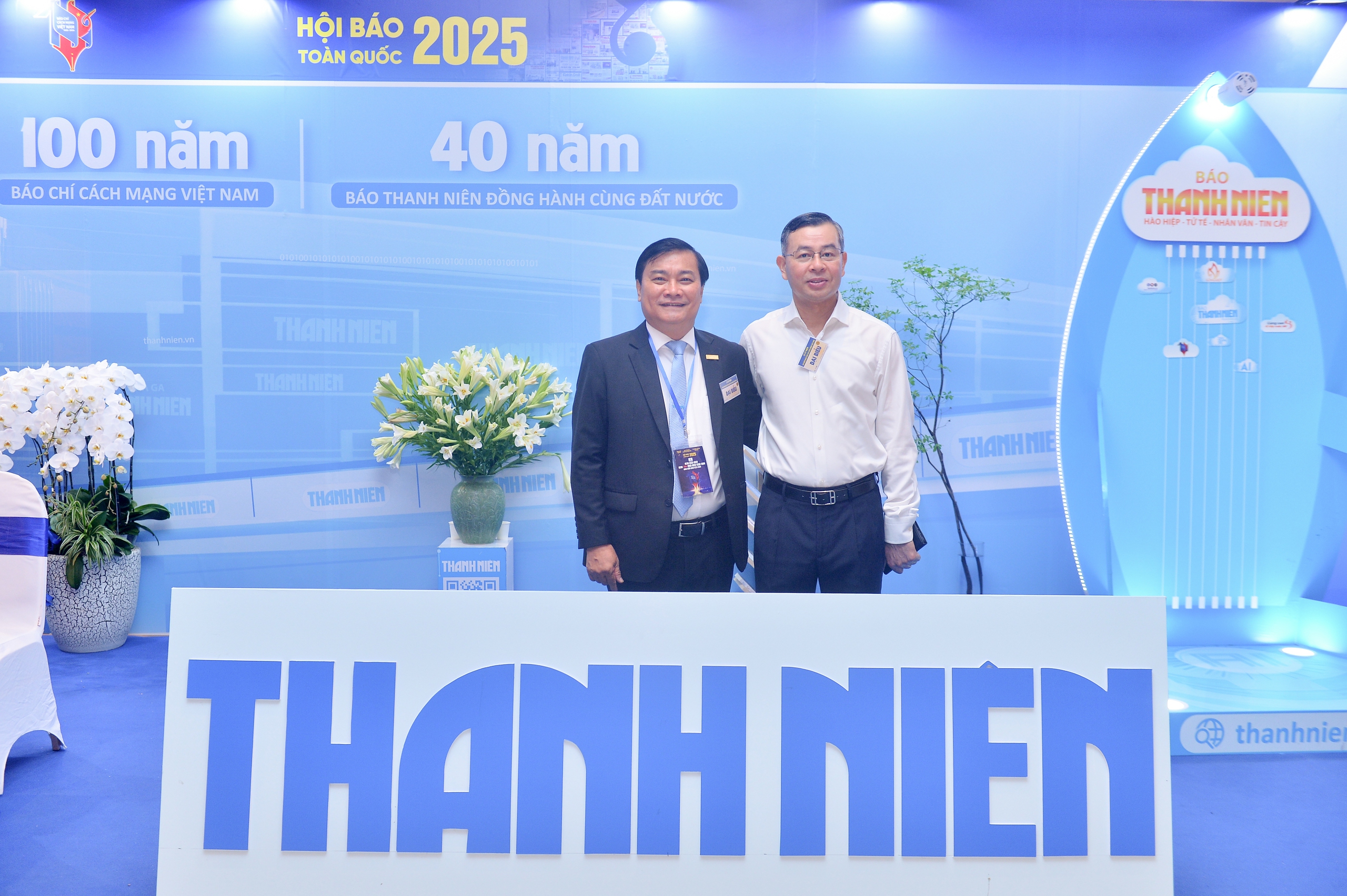 Gian trưng bày của Báo Thanh Niên đón những vị khách đặc biệt- Ảnh 18. Gian trưng bày của Báo Thanh Niên đón những vị khách đặc biệt- Ảnh 18.