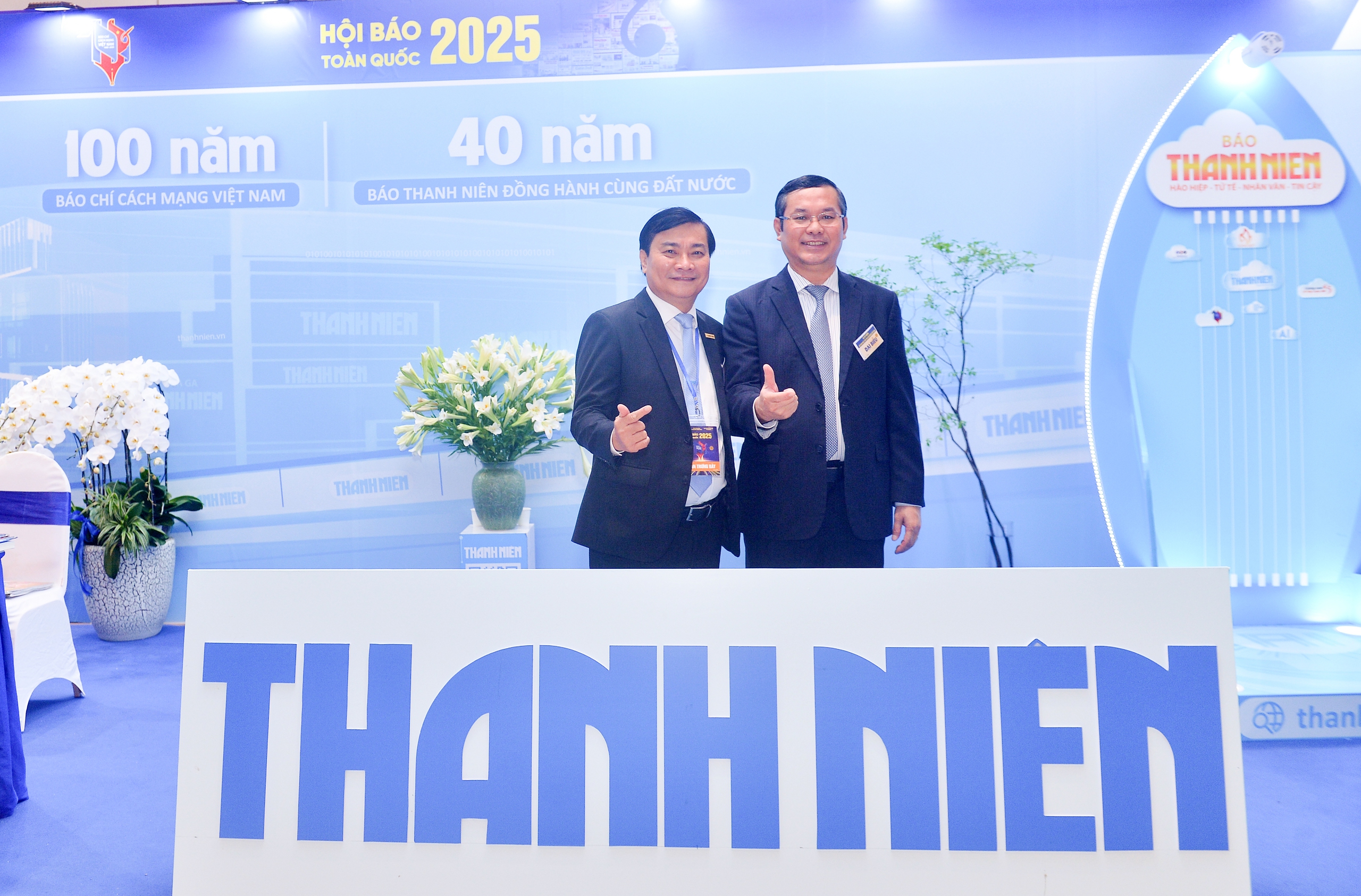 Gian trưng bày của Báo Thanh Niên đón những vị khách đặc biệt- Ảnh 22. Gian trưng bày của Báo Thanh Niên đón những vị khách đặc biệt- Ảnh 22.
