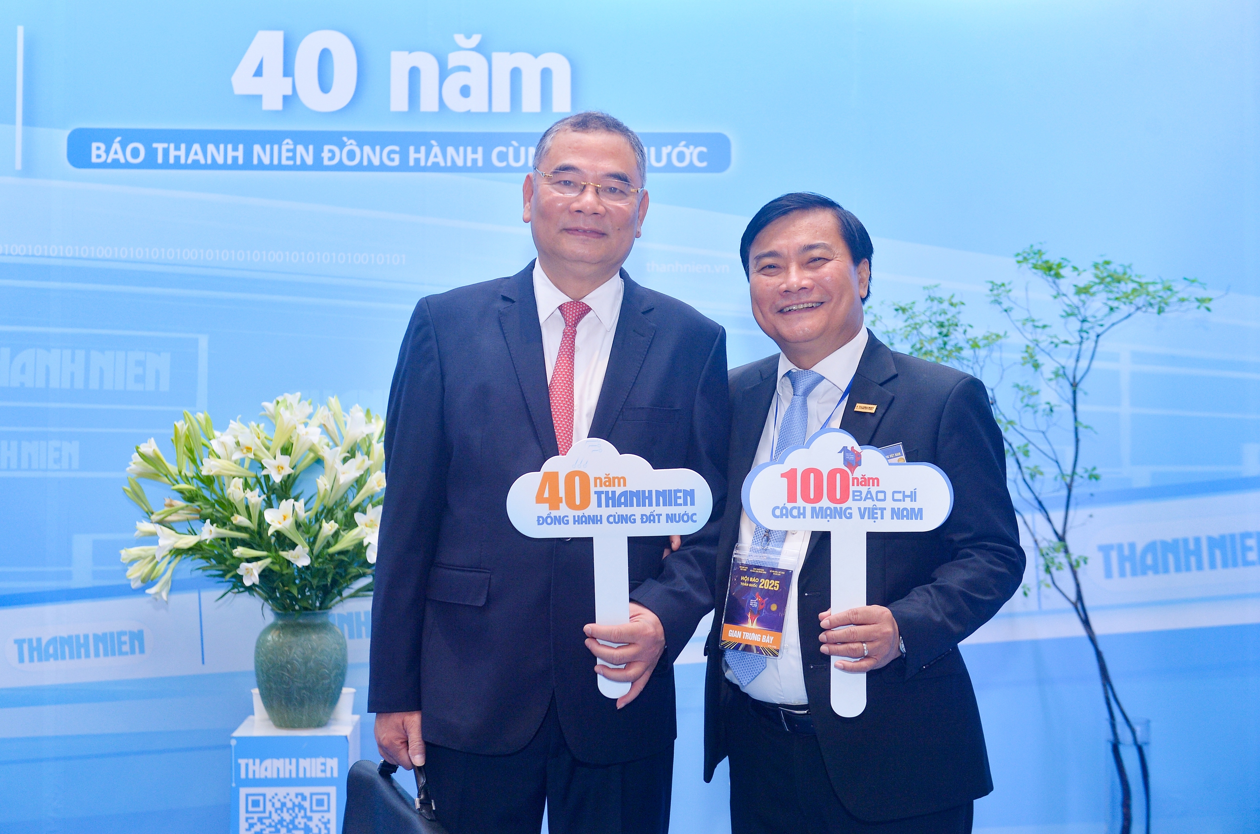 Gian trưng bày của Báo Thanh Niên đón những vị khách đặc biệt- Ảnh 9. Gian trưng bày của Báo Thanh Niên đón những vị khách đặc biệt- Ảnh 9.