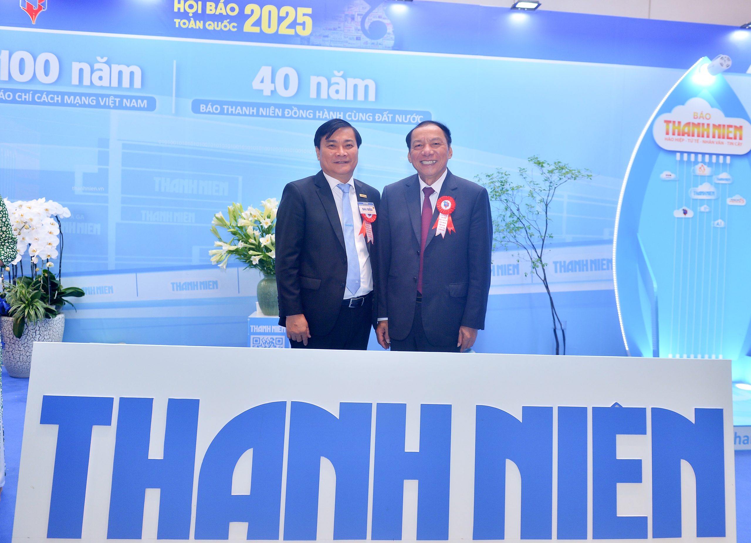 Gian trưng bày của Báo Thanh Niên đón những vị khách đặc biệt- Ảnh 6. Gian trưng bày của Báo Thanh Niên đón những vị khách đặc biệt- Ảnh 6.