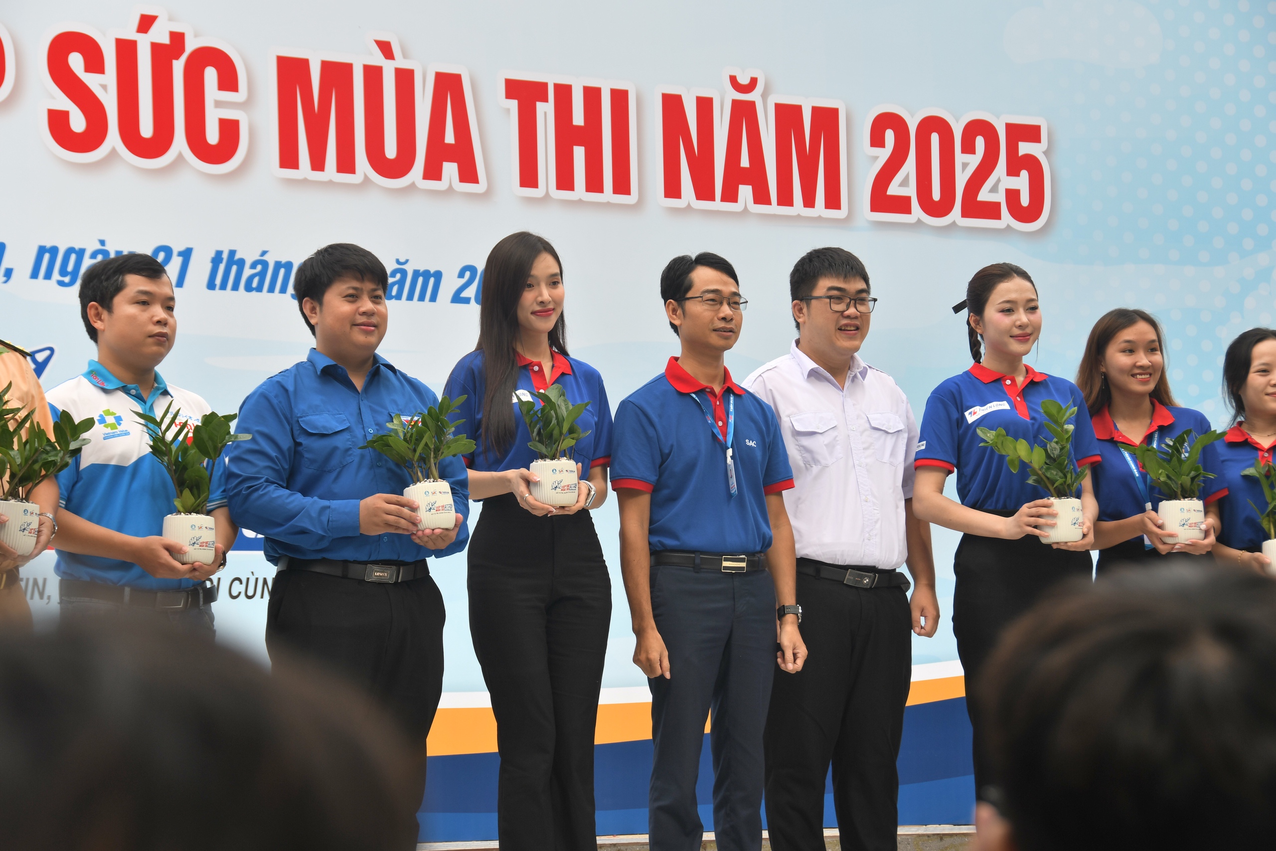 Hơn 23.000 sinh viên sẵn sàng tiếp sức thí sinh thi tốt nghiệp THPT- Ảnh 12. Hơn 23.000 sinh viên sẵn sàng tiếp sức thí sinh thi tốt nghiệp THPT- Ảnh 12.