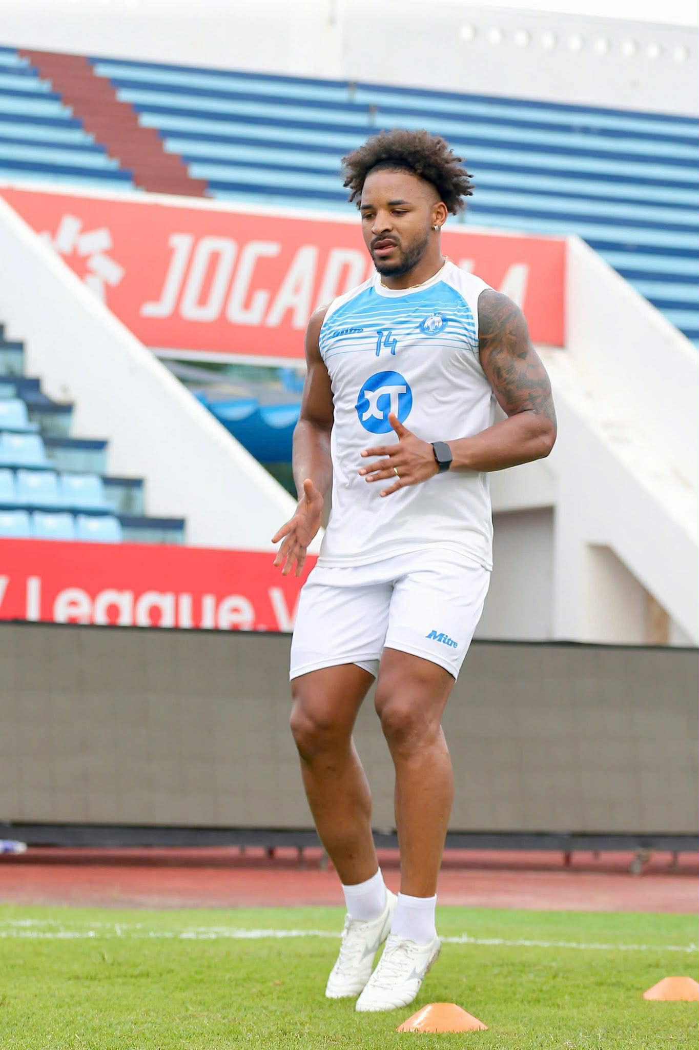 Xuân Son đi giày đinh, tập cùng đội Nam Định trước ngày nhận cúp vô địch  V-League