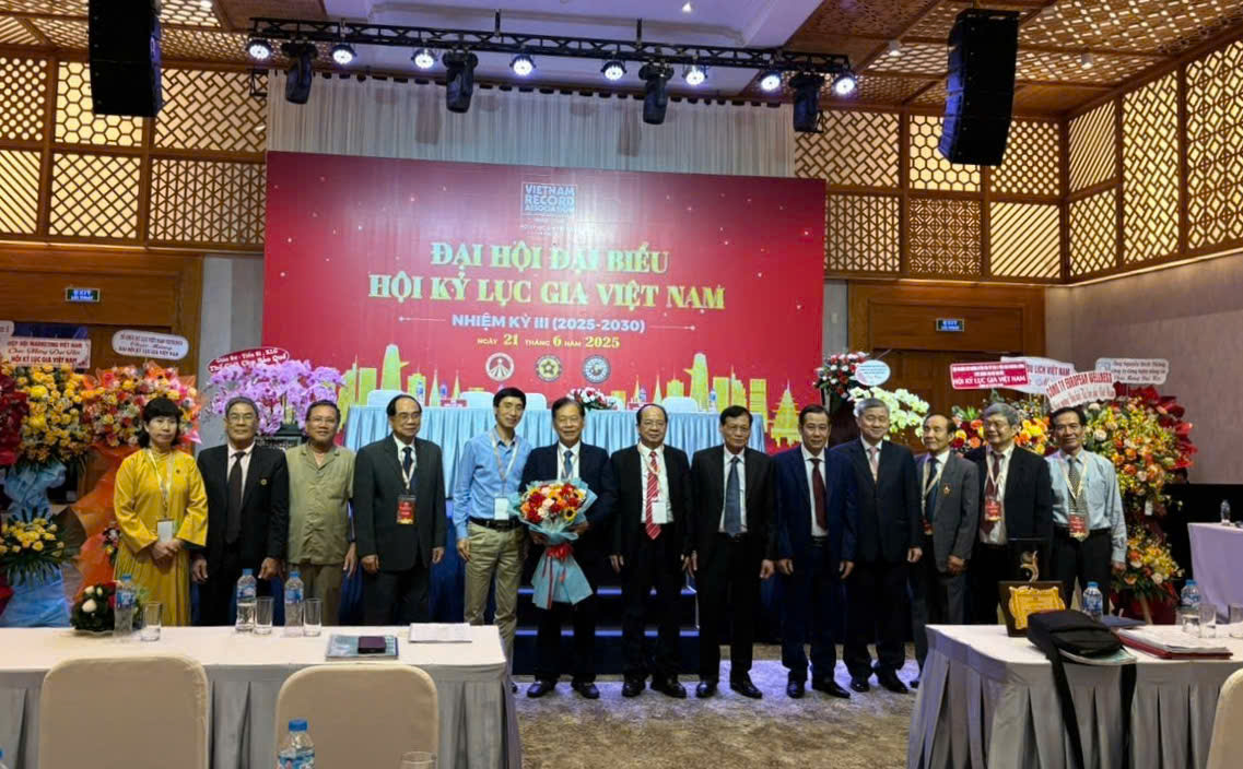 TS Thang Văn Phúc làm Chủ tịch Tổ chức Kỷ lục Việt Nam - VietKings- Ảnh 6. TS Thang Văn Phúc làm Chủ tịch Tổ chức Kỷ lục Việt Nam - VietKings- Ảnh 6.