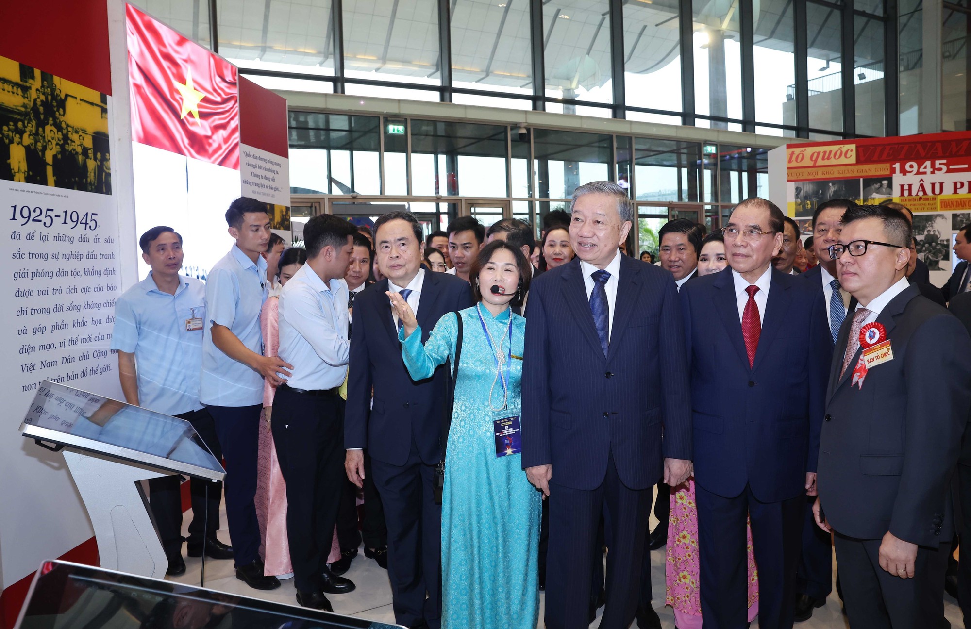 Báo chí cách mạng việt nam truyền cảm hứng sáng tạo trong kỷ nguyên đổi mới - Ảnh 2. Báo chí cách mạng việt nam truyền cảm hứng sáng tạo trong kỷ nguyên đổi mới - Ảnh 2.