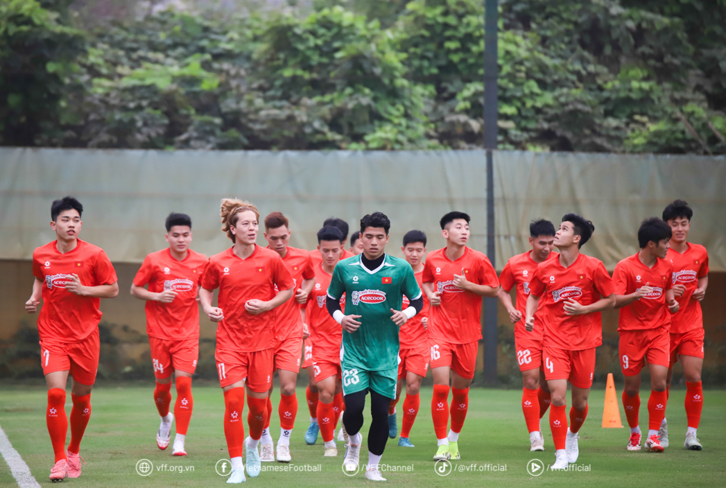 Az U23-as vietnámi válogatott magas és ígéretes játékosai, már csak... hiányzik - 2. kép. Dàn cầu thủ cao to và triển vọng của U.23 Việt Nam, chỉ còn thiếu...- Ảnh 2.