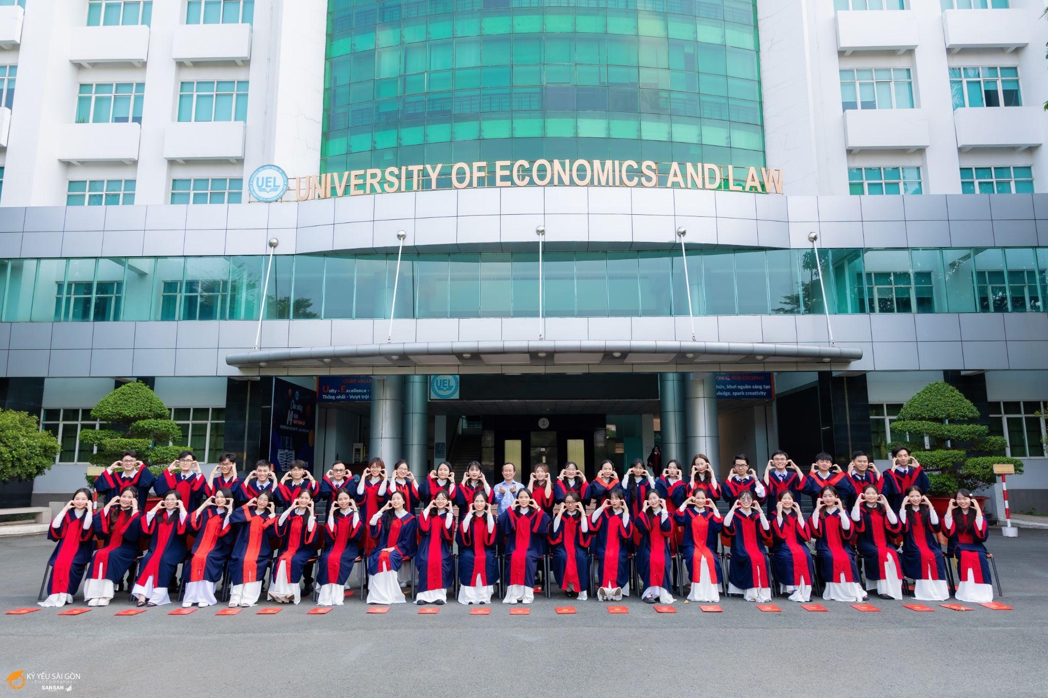 Kesempatan untuk memiliki gelar sarjana Inggris di Universitas Ekonomi dan Hukum - Foto 3. Cơ hội sở hữu bằng cử nhân Anh quốc tại Trường Đại học Kinh tế - Luật- Ảnh 3.