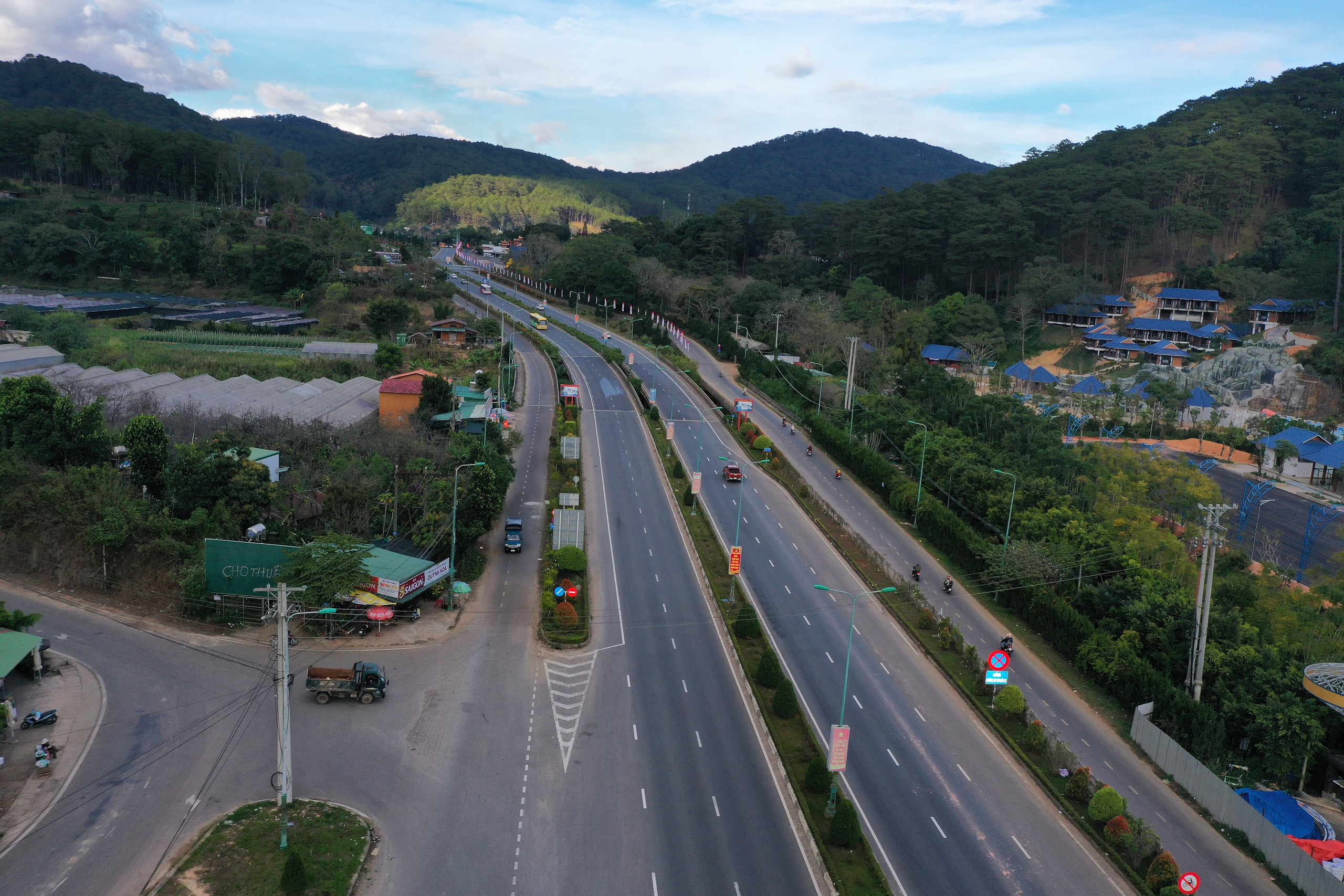 Lâm Đồng ‘chốt’ nhà thầu xây dựng cao tốc Bảo Lộc - Liên Khương- Ảnh 1. Lâm Đồng ‘chốt’ nhà thầu xây dựng cao tốc Bảo Lộc - Liên Khương- Ảnh 1.