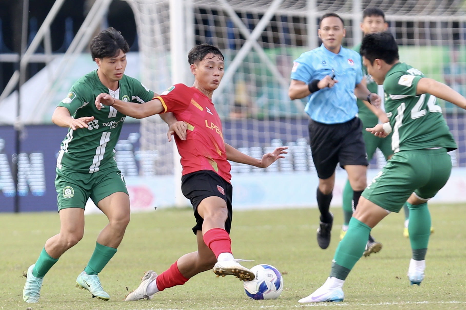 CLB Bình Phước: Công Phượng quyết thêm suất V-League cho bóng đá miền Nam- Ảnh 3.