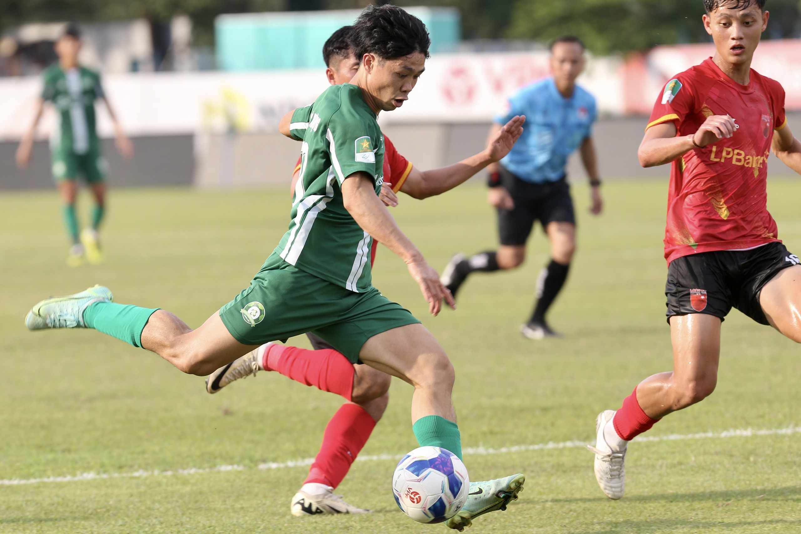 CLB Bình Phước: Công Phượng quyết thêm suất V-League cho bóng đá miền Nam- Ảnh 2.