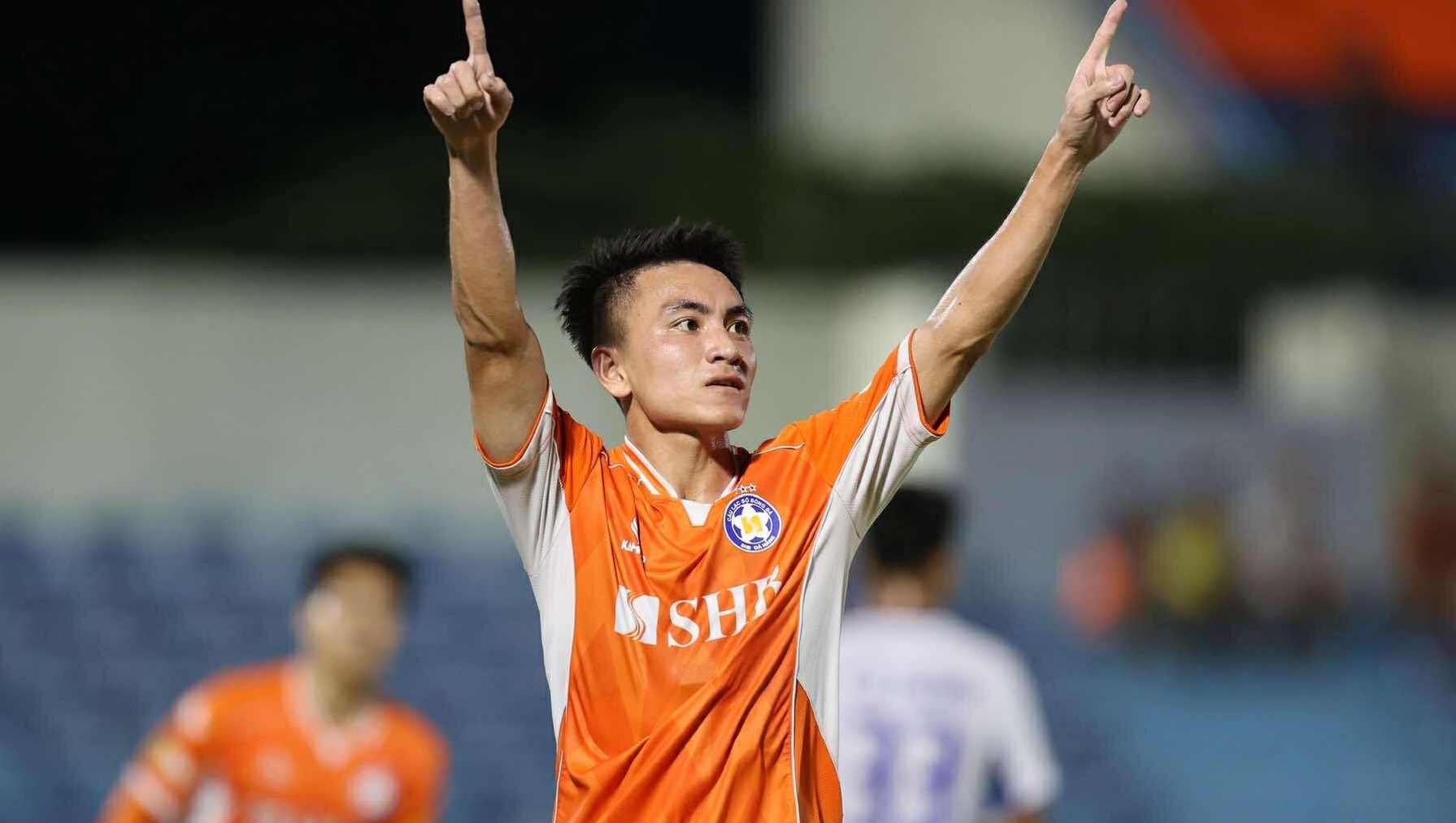 ការប្រកួត Play-off ជាមួយ Binh Phuoc៖ ក្លឹប Da Nang មិនបារម្ភពីអវត្តមានកីឡាករបរទេសទេ ហេតុអ្វី? - រូបថត ២. Đá play-off với Bình Phước: CLB Đà Nẵng chẳng lo chuyện vắng ngoại binh, vì sao?- Ảnh 2.