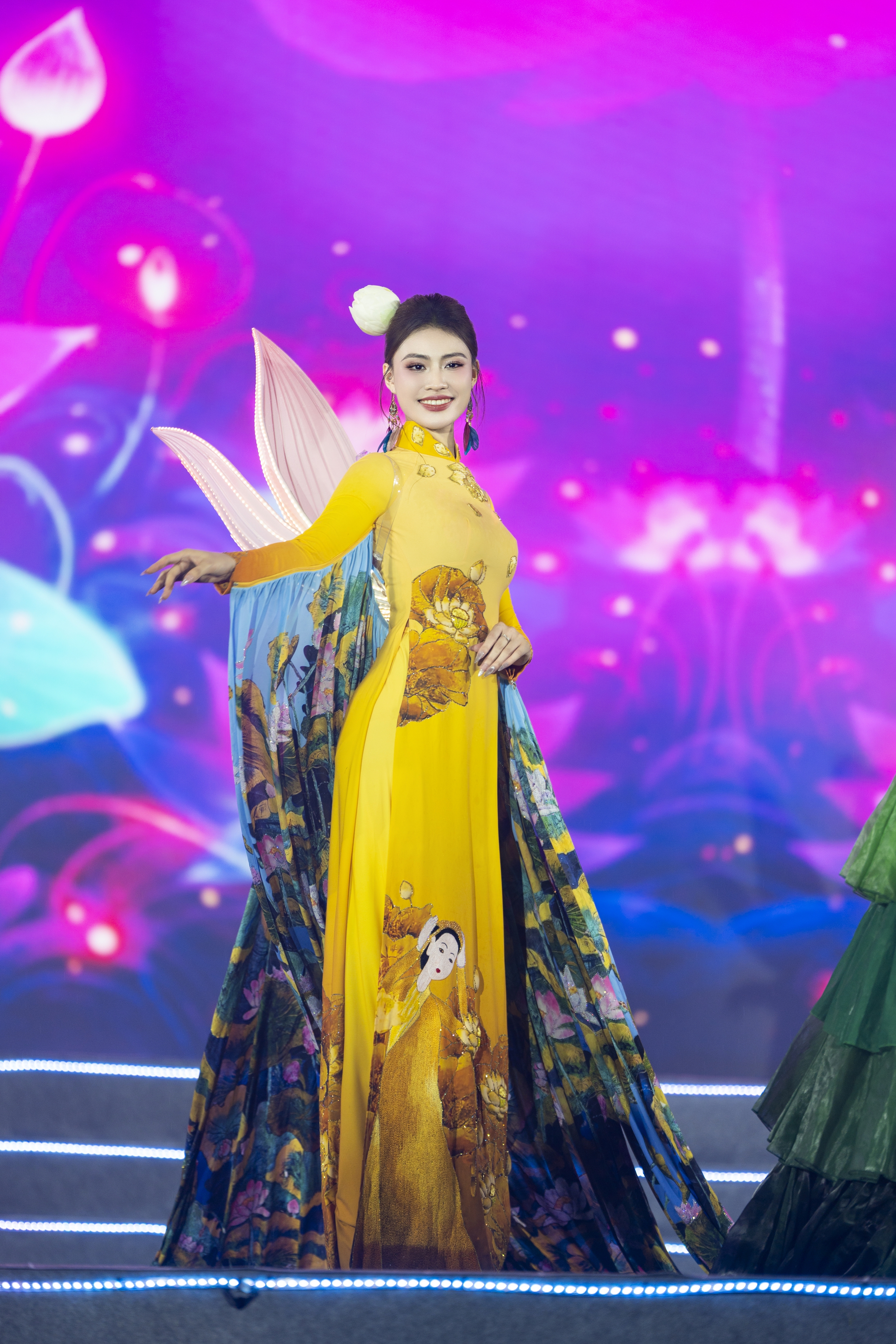 Hoa hậu Di sản Áo dài Việt Nam khoe sắc với thiết kế độc đáo dưới mưa- Ảnh 5. Hoa hậu Di sản Áo dài Việt Nam khoe sắc với thiết kế độc đáo dưới mưa- Ảnh 5.