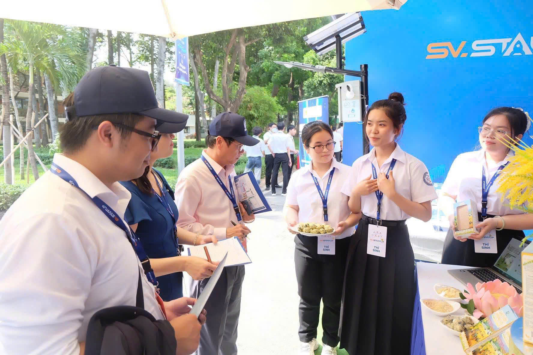 Sinh viên làm gạo không cần vo- Ảnh 1.