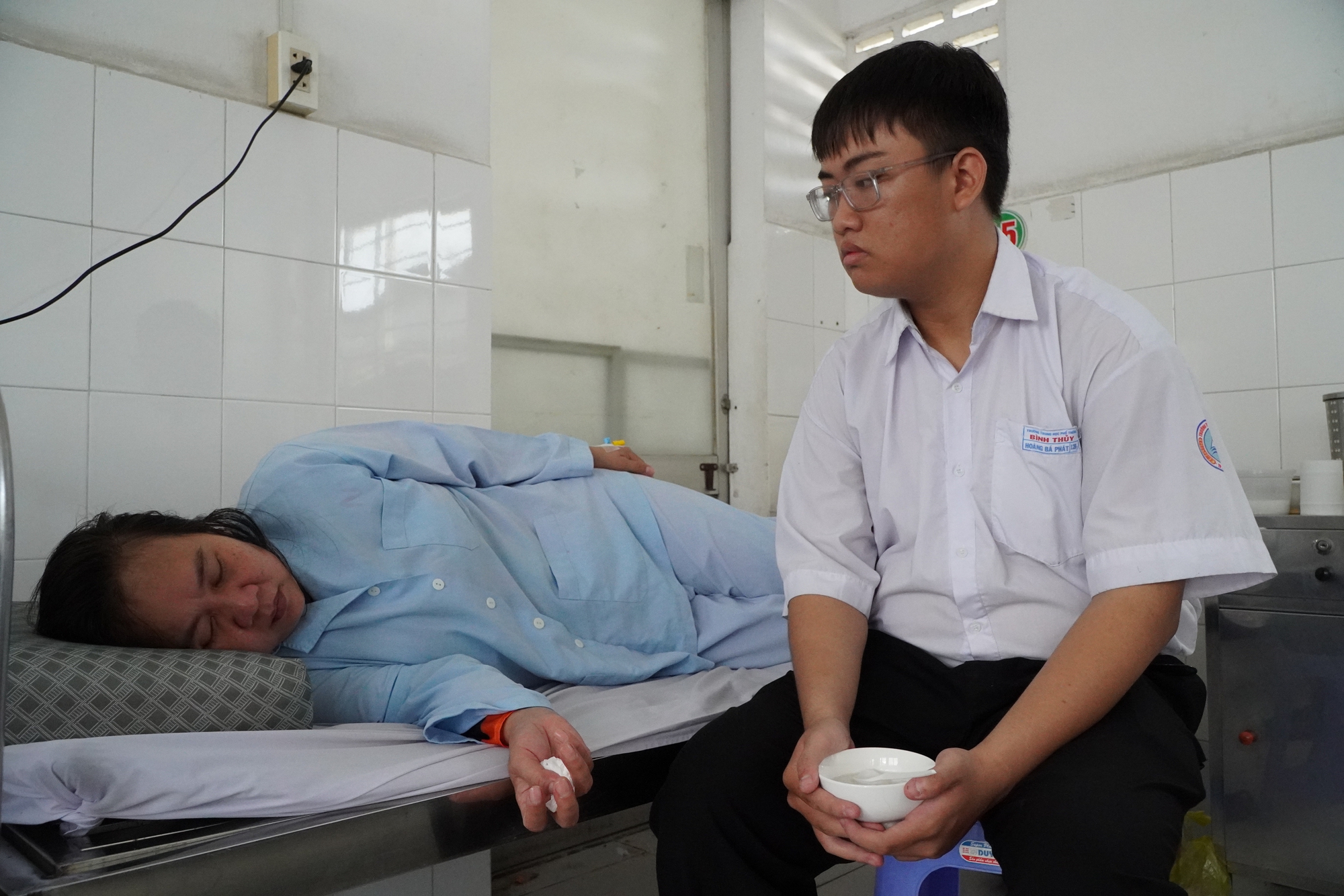 Cậu học trò lo ‘đứt gánh’ vào đại học vì gia đình khốn khó Cậu học trò lo ‘đứt gánh’ vào đại học vì gia đình khốn khó
