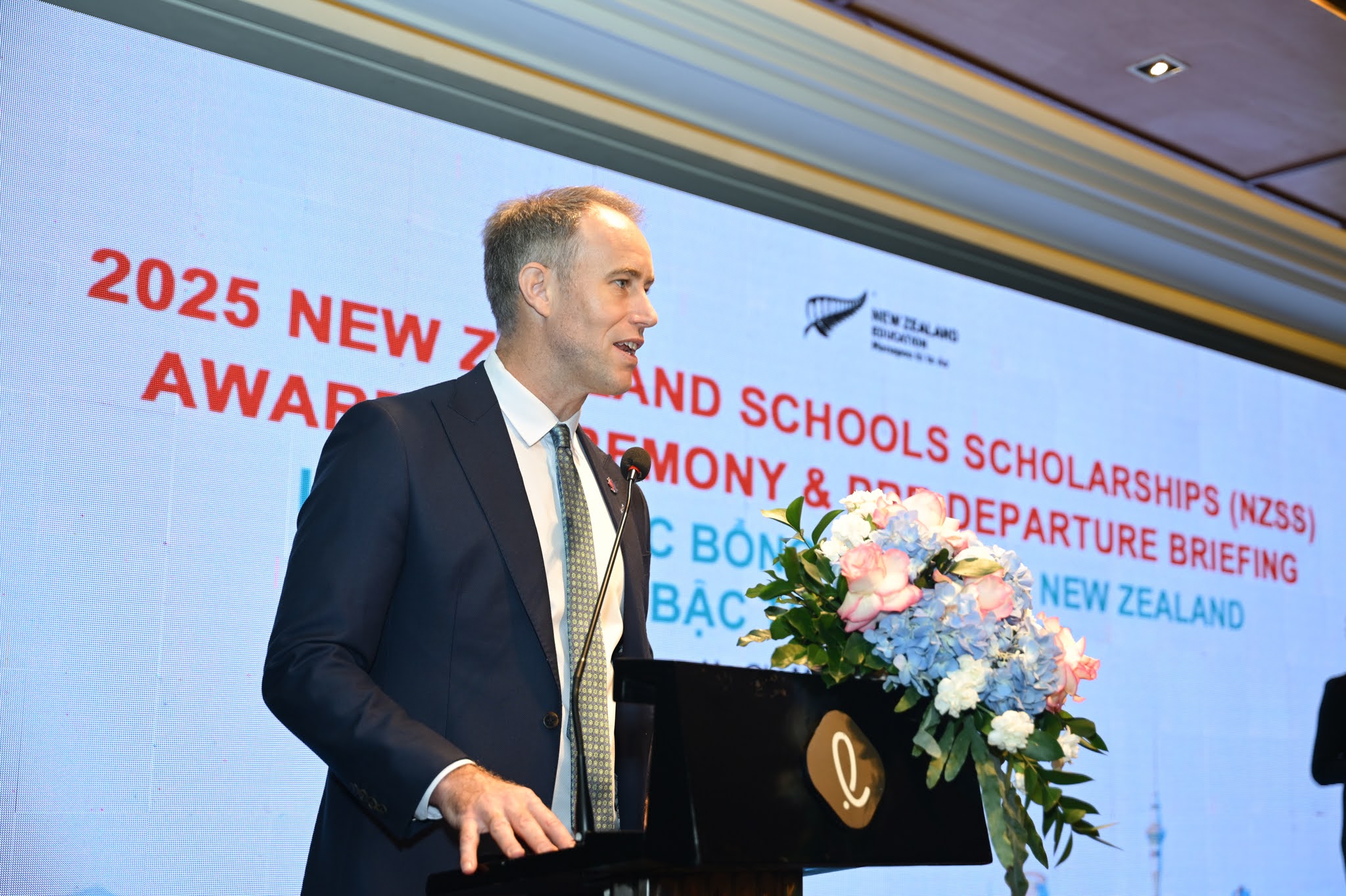 Jak studenti 9. a 10. ročníku „loví“ vládní stipendia v anglicky mluvících zemích – Foto 2. Cách học sinh từ lớp 9, 10 'săn' học bổng chính phủ nước nói tiếng Anh- Ảnh 2.