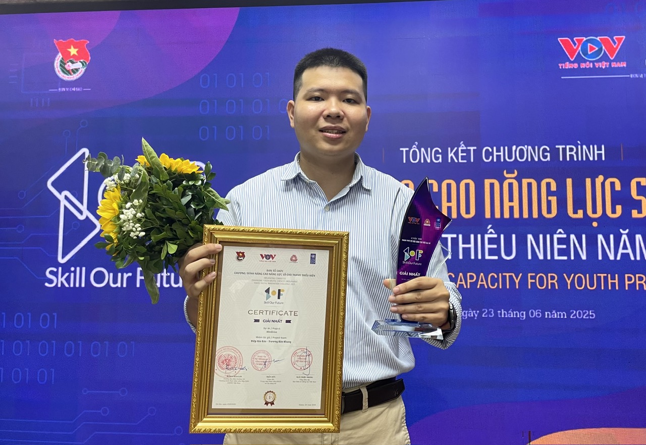 Mày mò sáng tạo ra AI tư vấn tâm lý, nam sinh thắng lớn- Ảnh 1.