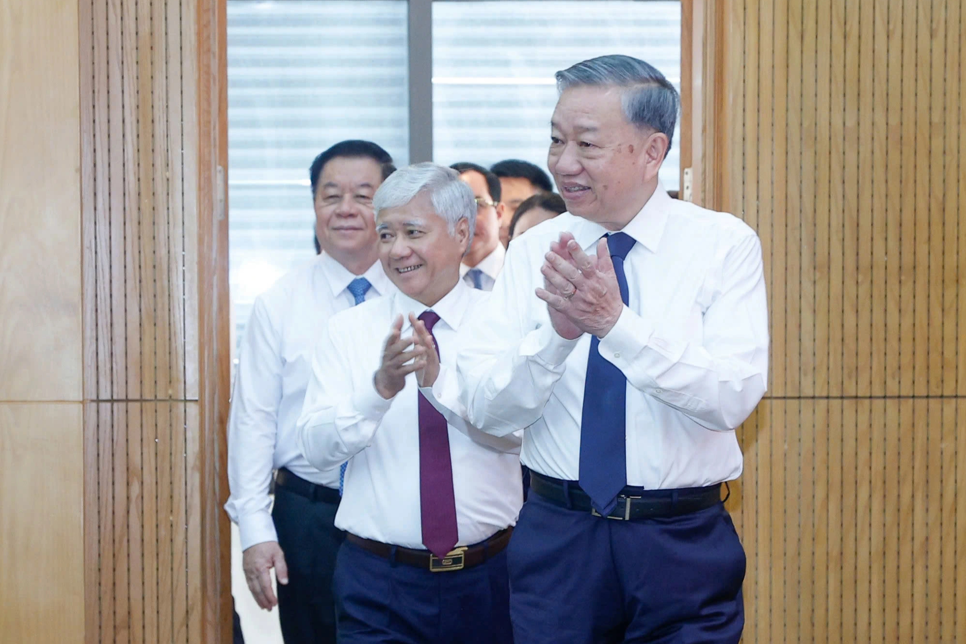 Tổng Bí thư: 'Tinh gọn bộ máy, nhân dân đồng tình, cán bộ lại tâm tư'- Ảnh 3. Tổng Bí thư: 'Tinh gọn bộ máy, nhân dân đồng tình, cán bộ lại tâm tư'- Ảnh 3.