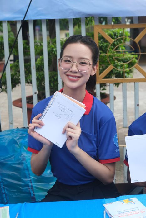 Cùng lan tỏa thông điệp 'Thi cử nhẹ nhàng'- Ảnh 9. Cùng lan tỏa thông điệp 'Thi cử nhẹ nhàng'- Ảnh 9.