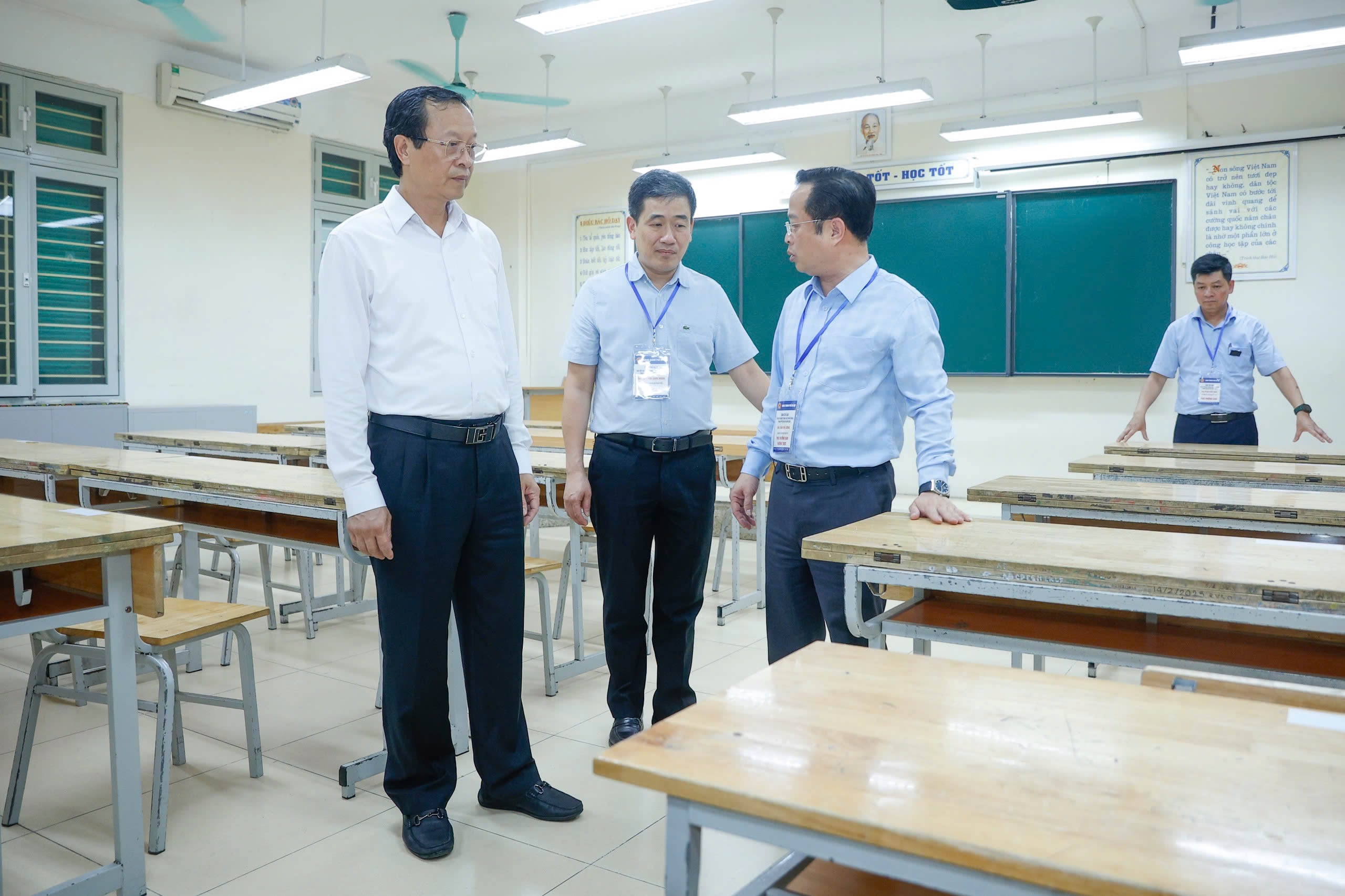 Thủ tướng yêu cầu đề thi tốt nghiệp THPT có mức độ phân hóa phù hợp   - Ảnh 1.