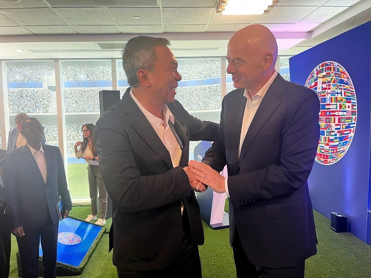 FIFA Başkanı, VFF Başkanı Tran Quoc Tuan'ın davetini kabul etti: Vietnam'ı ziyaret edecek! - Fotoğraf 3. Chủ tịch FIFA nhận lời mời của Chủ tịch VFF Trần Quốc Tuấn: Sẽ sang thăm Việt Nam!- Ảnh 3.