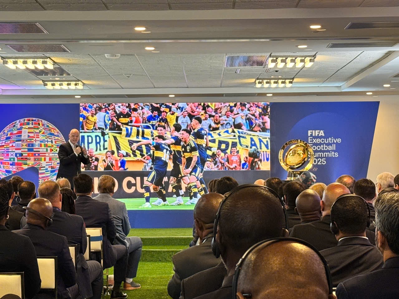 FIFA Başkanı, VFF Başkanı Tran Quoc Tuan'ın davetini kabul etti: Vietnam'ı ziyaret edecek! - Fotoğraf 1. Chủ tịch FIFA nhận lời mời của Chủ tịch VFF Trần Quốc Tuấn: Sẽ sang thăm Việt Nam!- Ảnh 1.