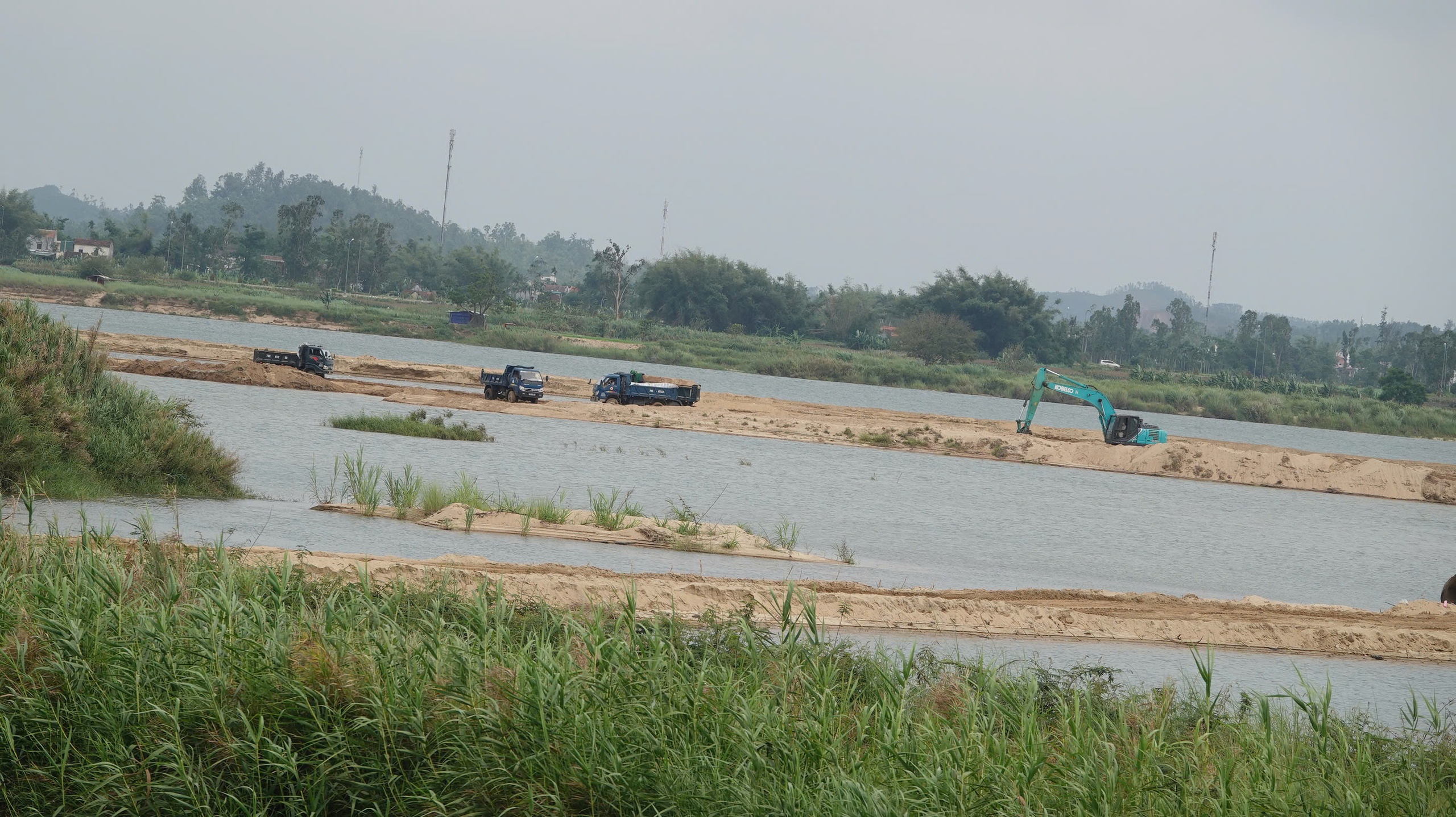 Quảng Ngãi đề nghị công an giám sát đấu giá mỏ khoáng sản để ngăn thao túng giá - Ảnh 1. Quảng Ngãi đề nghị công an giám sát đấu giá mỏ khoáng sản để ngăn thao túng giá - Ảnh 1.