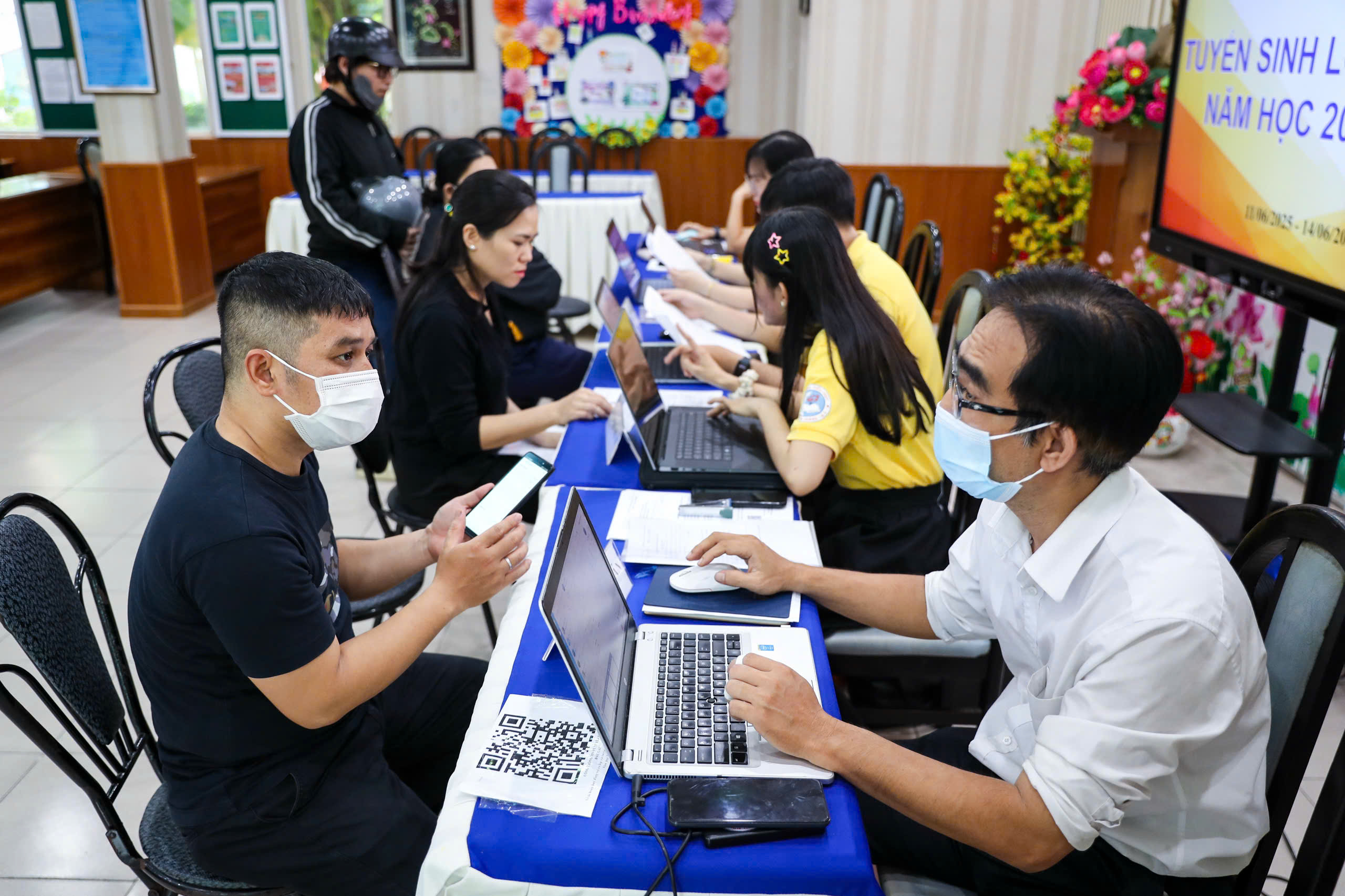 Thắc mắc về phân tuyến lớp 1 TP.HCM: Thế nào là trường 'gần nhà'? - Ảnh 1.