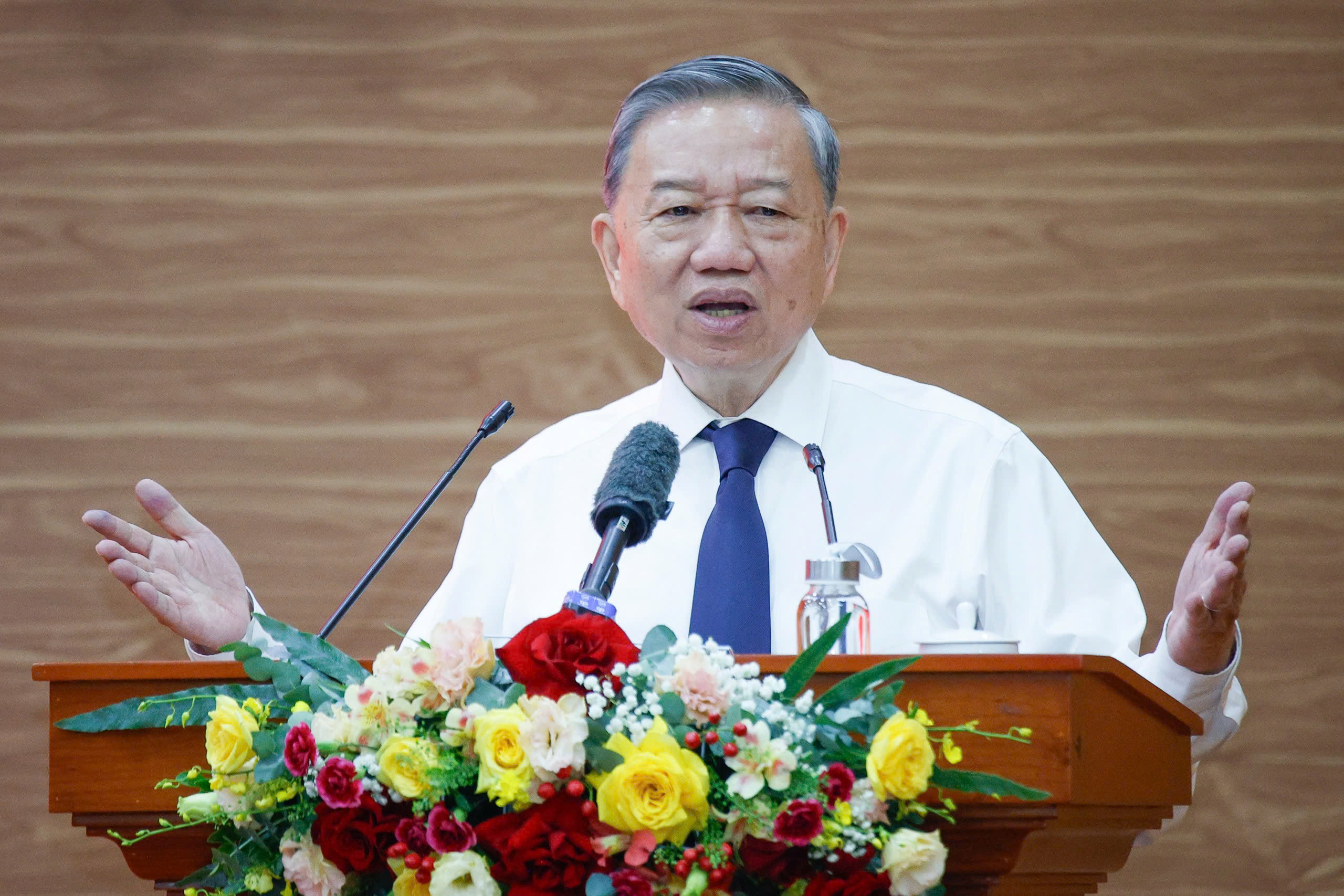 Tổng Bí thư: ‘Tinh gọn bộ máy, nhân dân đồng tình, cán bộ lại tâm tư’ Tổng Bí thư: ‘Tinh gọn bộ máy, nhân dân đồng tình, cán bộ lại tâm tư’