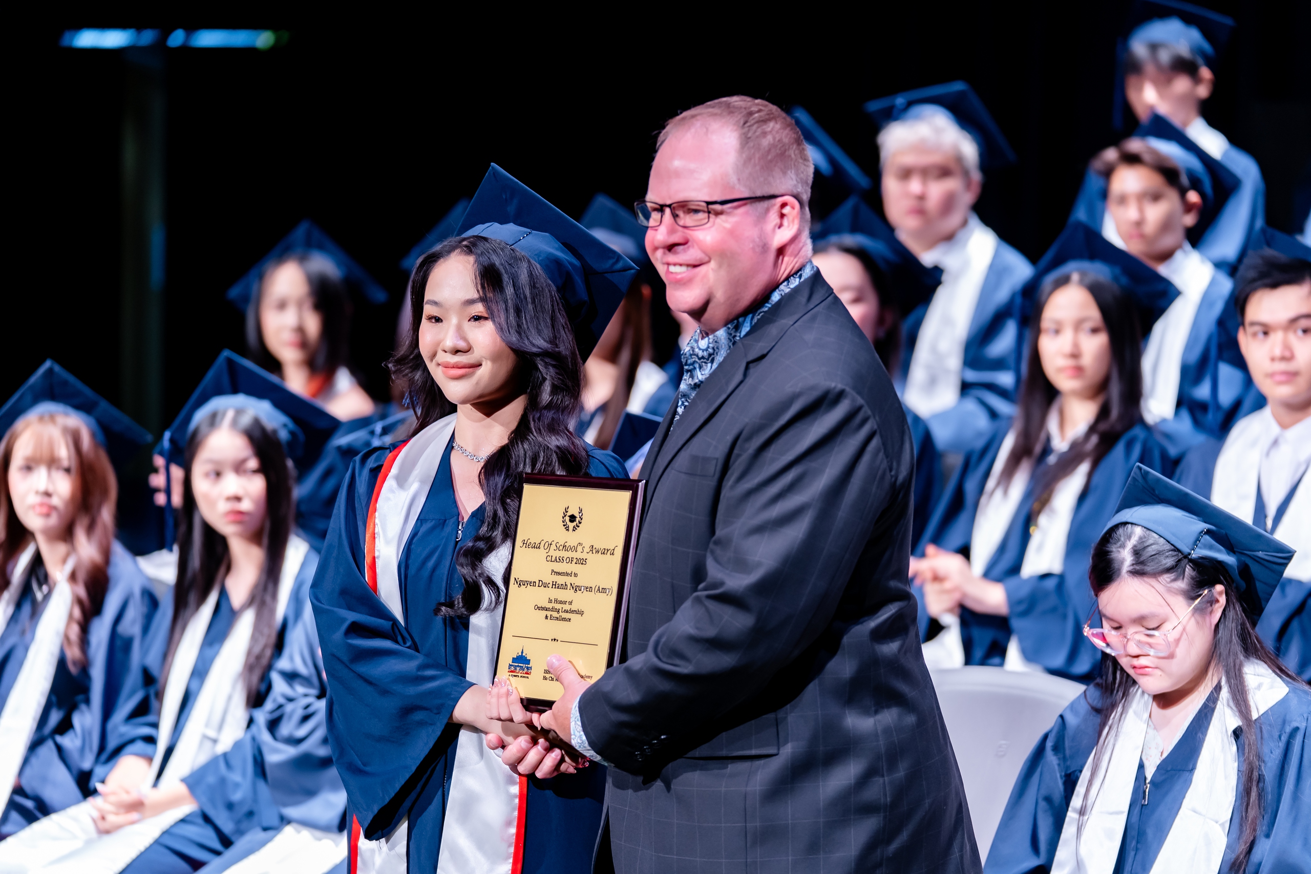 Att starta ett företag på gymnasiet och resan att skapa värde för en kvinnlig elev från Generation Z - Foto 1. Khởi nghiệp khi học phổ thông và hành trình tạo giá trị của nữ sinh Gen Z - Ảnh 1.