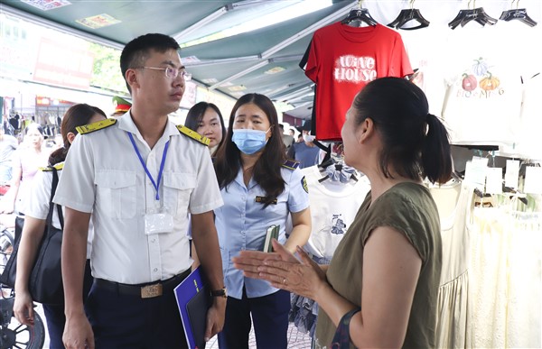 352 công chức thường trực hỗ trợ người nộp thuế Hà Nội