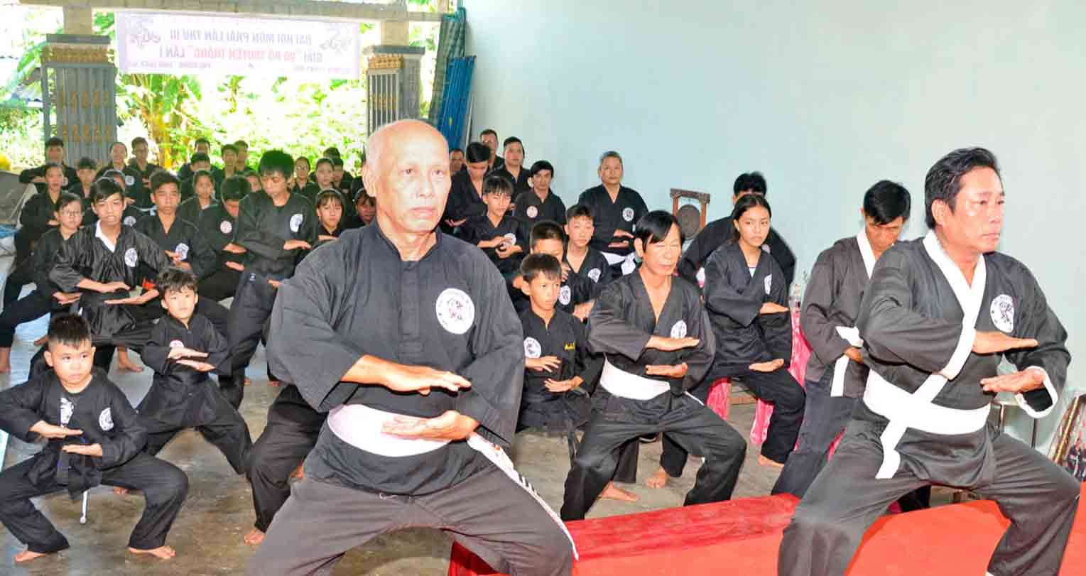 A quintessência das artes marciais em Hue: O velho pastoreando patos e a lenda das artes marciais - Foto 3. Tinh hoa võ học xứ Huế: Ông lão chăn vịt với huyền thoại võ thuật- Ảnh 3.