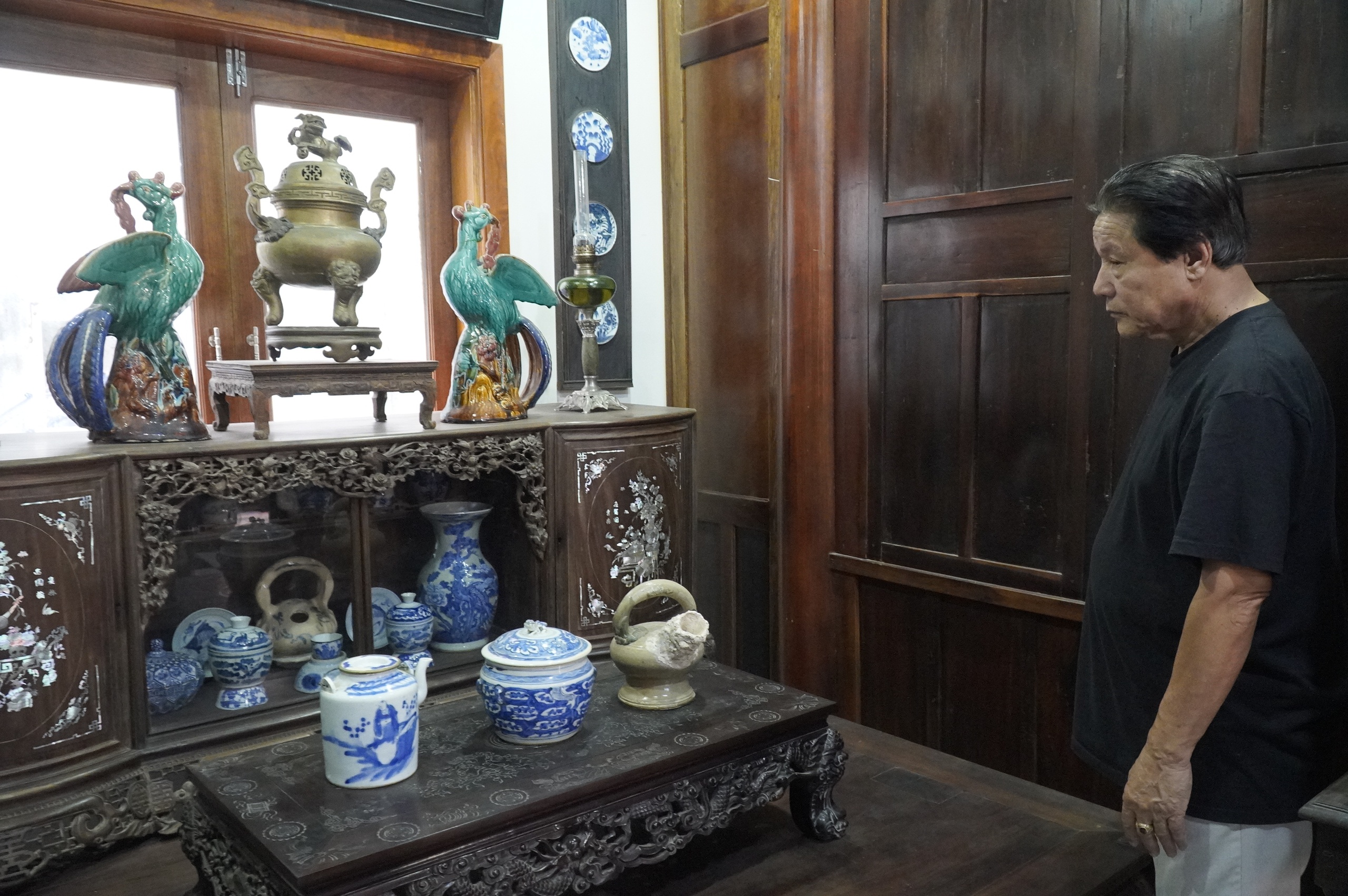 - Ảnh 17. 3 ngôi nhà cổ trăm tuổi ở Đồng Hới: 'Bảo tàng' sống lưu giữ hàng trăm cổ vật quý - Ảnh 17.