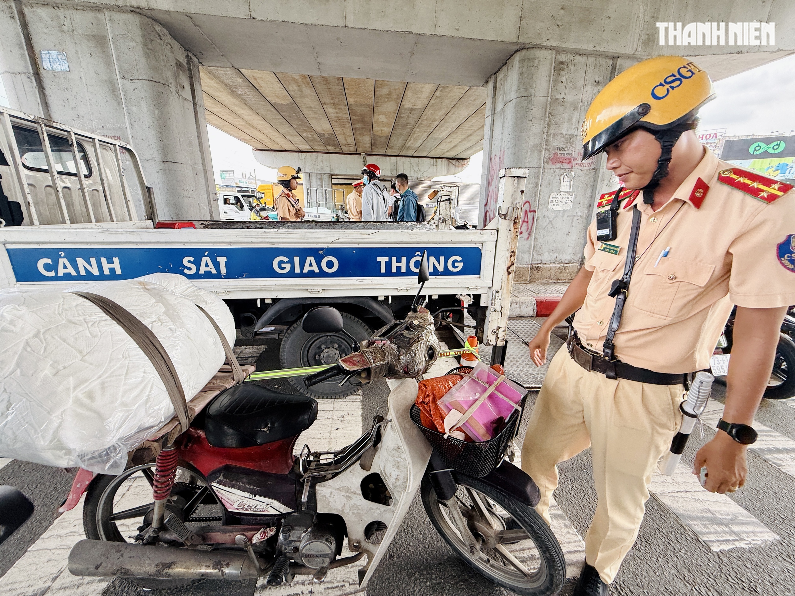 Người chở hàng cồng kềnh bị CSGT phạt: 'Biết lỗi vi phạm, nhưng...' - Ảnh 5.