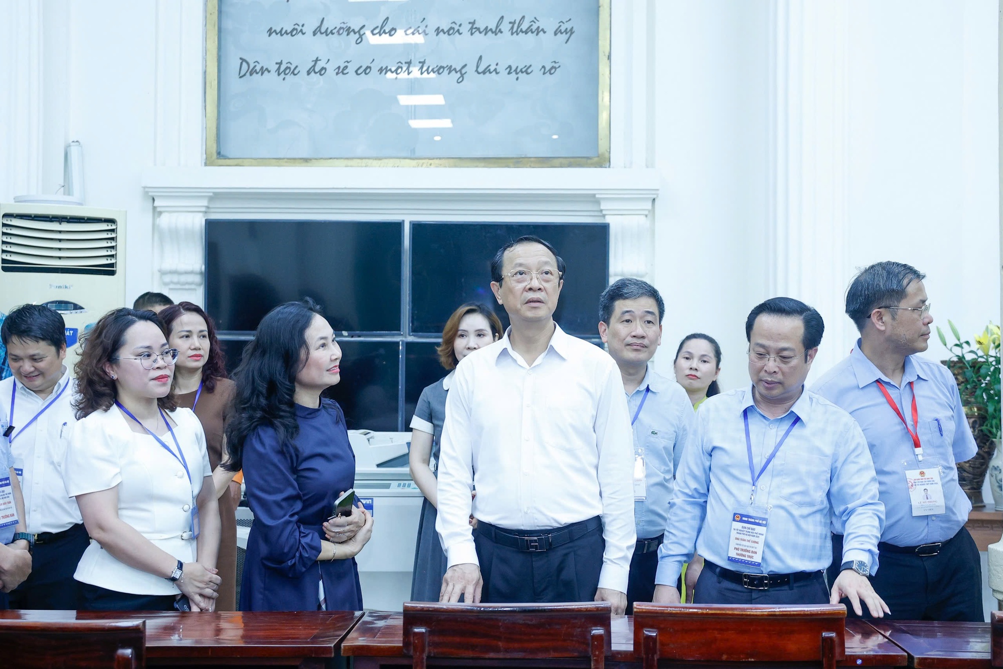 Kỳ thi tốt nghiệp THPT 2025 với 2 quy chế và 2 bộ đề thi khác biệt - Ảnh 1. Kỳ thi tốt nghiệp THPT 2025 với 2 quy chế và 2 bộ đề thi khác biệt - Ảnh 1.