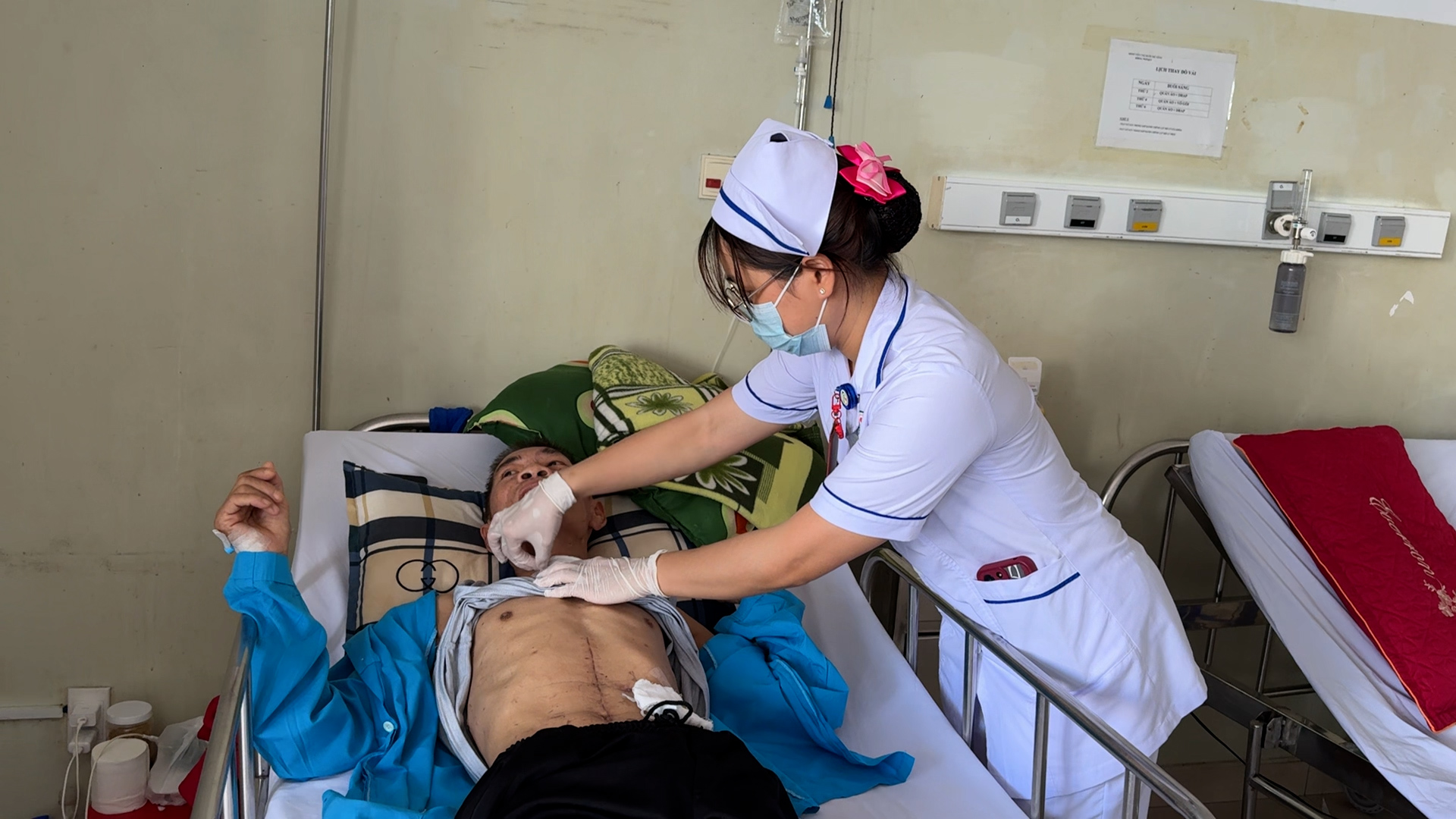 Trường hợp hiếm: Nam bệnh nhân 44 tuổi mắc cùng lúc 2 ung thư  - Ảnh 1.