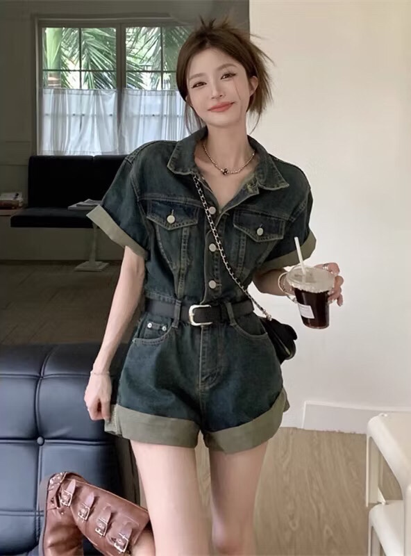 Lựa chọn jumpsuit cho nàng yêu vẻ đẹp thanh lịch và thời thượng- Ảnh 2.