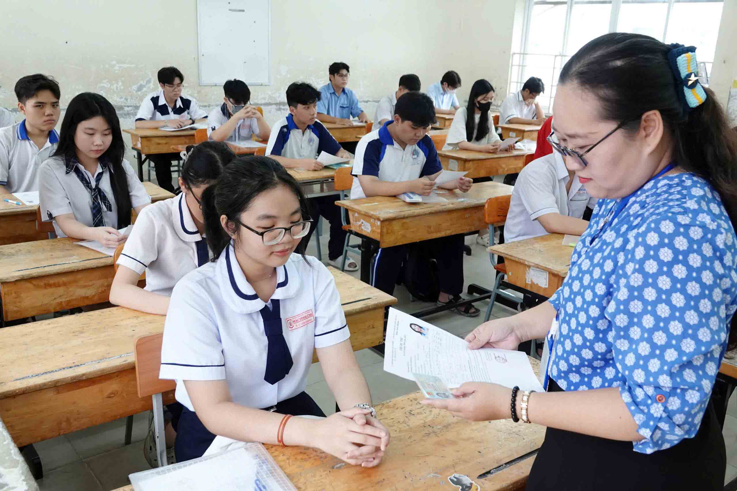 Thí sinh cả nước bước vào  'kỳ thi lịch sử' - Ảnh 2.