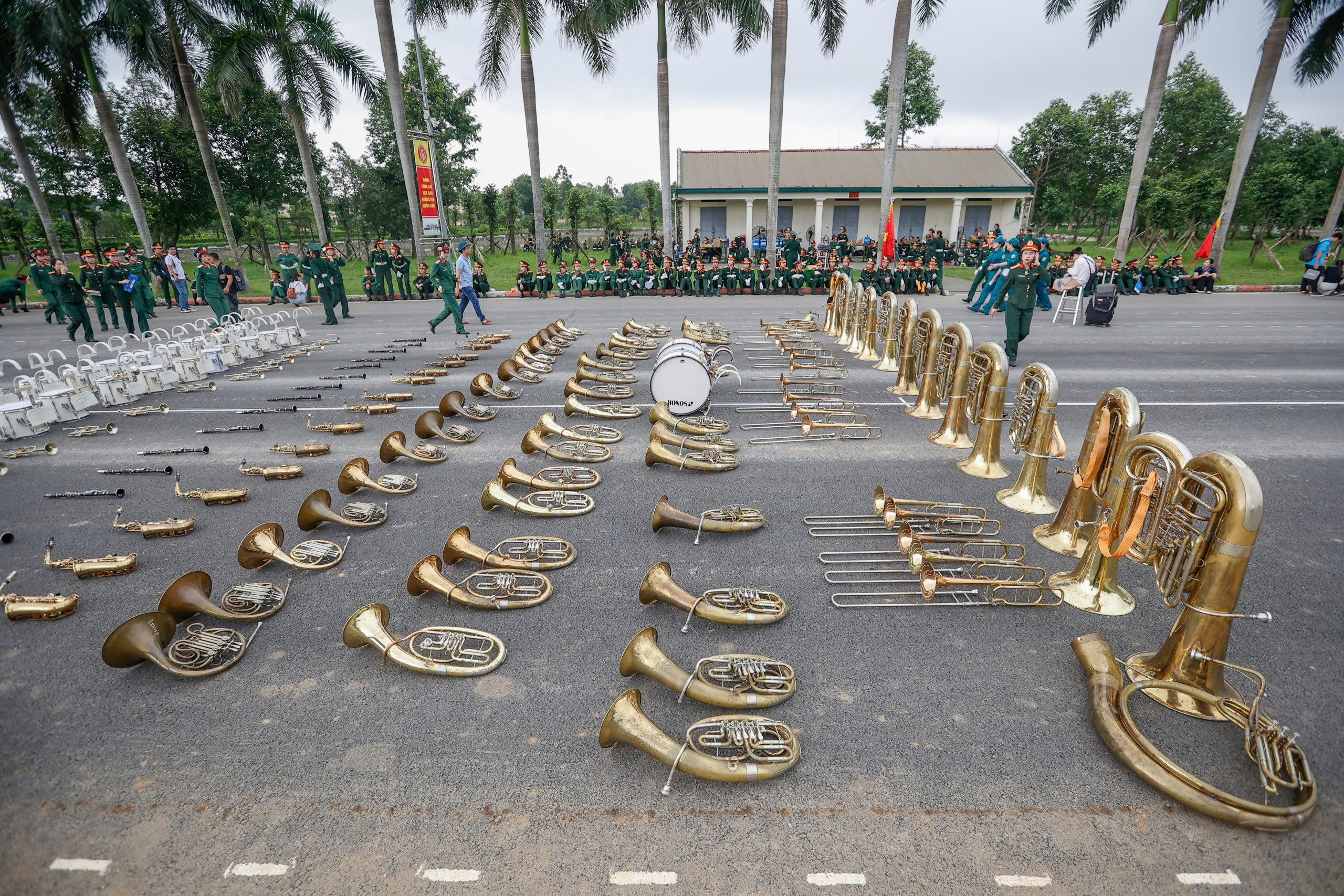 Hàng nghìn nữ chiến sĩ đổ mồ hôi trong buổi hợp luyện nhiệm vụ A80- Ảnh 13. Hàng nghìn nữ chiến sĩ đổ mồ hôi trong buổi hợp luyện nhiệm vụ A80- Ảnh 13.