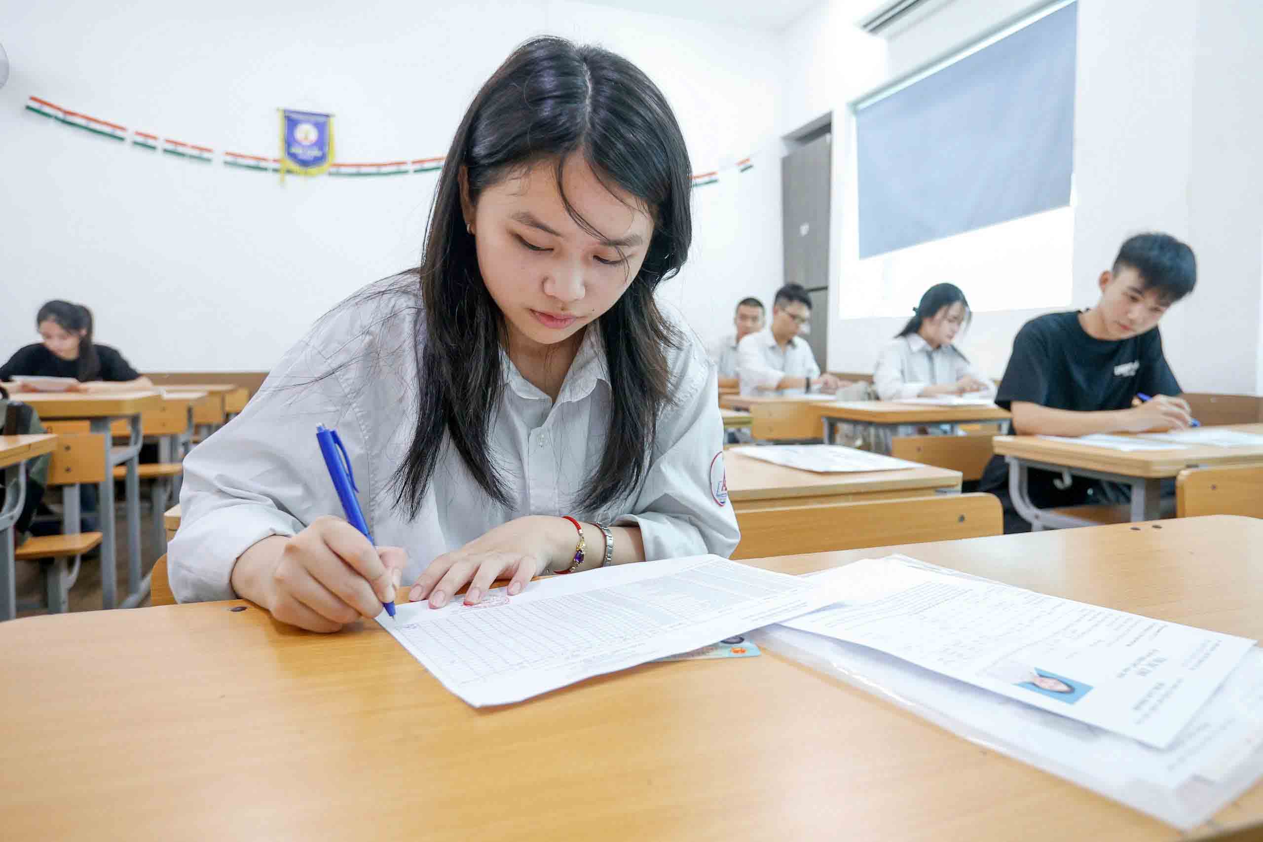 Thí sinh cả nước bước vào  'kỳ thi lịch sử' - Ảnh 1.