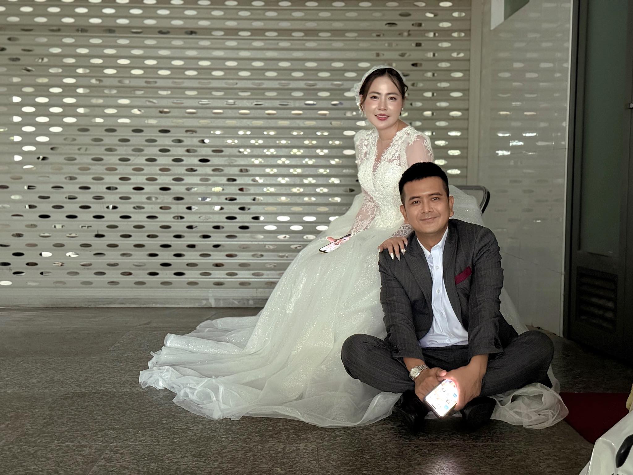 Showbiz 24.6: Hùng Thuận chụp ảnh cưới, Ngọc Sơn trổ tài nói tiếng Thái - Ảnh 1.
