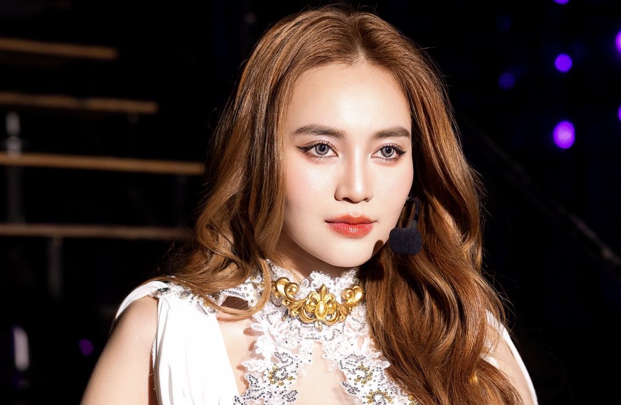 Hogyan van Lan Ngoc miután a rajongók aggodalmát fejezték ki a képen, amin kerekesszékben ül? - 1. kép Lan Ngọc ra sao sau hình ảnh ngồi xe lăn khiến fan lo lắng?- Ảnh 1.